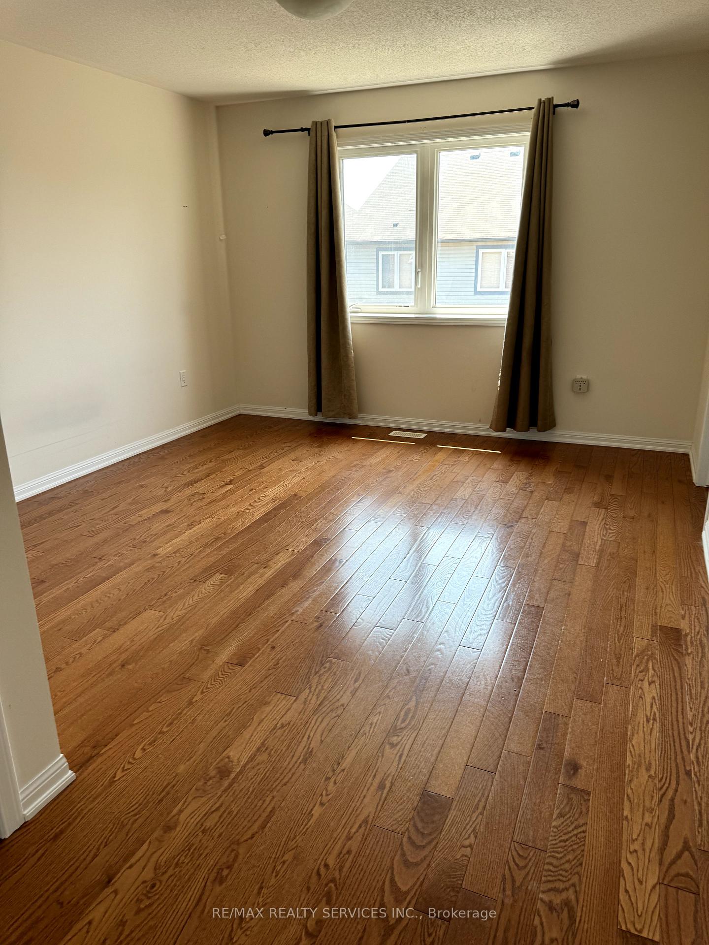 Photo 10 of 30 Arkwright Drive, Brampton, Northwest Brampton — HOMEH