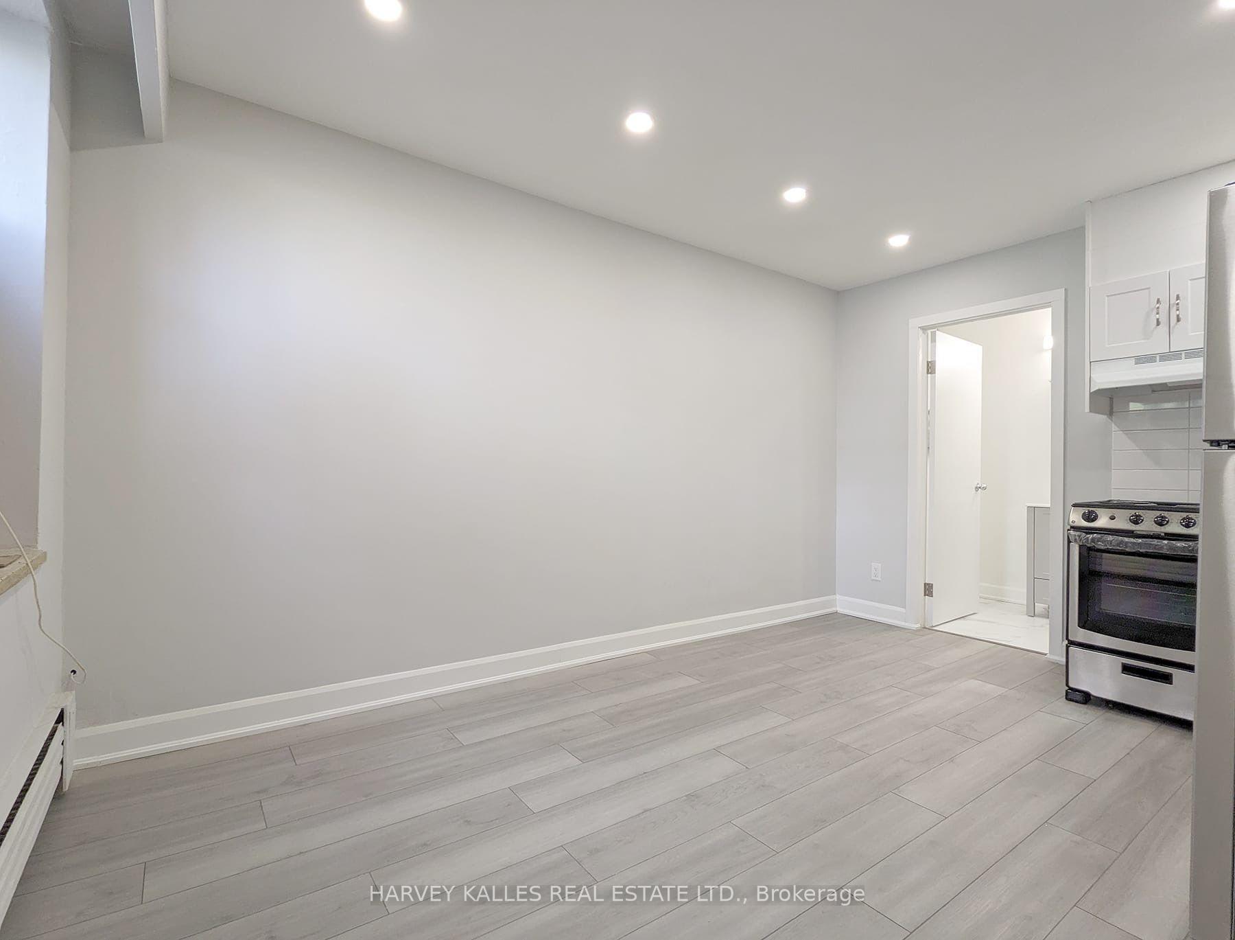 Photo 4 of Unit 1A, 125 Shelborne Avenue, Toronto, Englemount-Lawrence — HOMEH