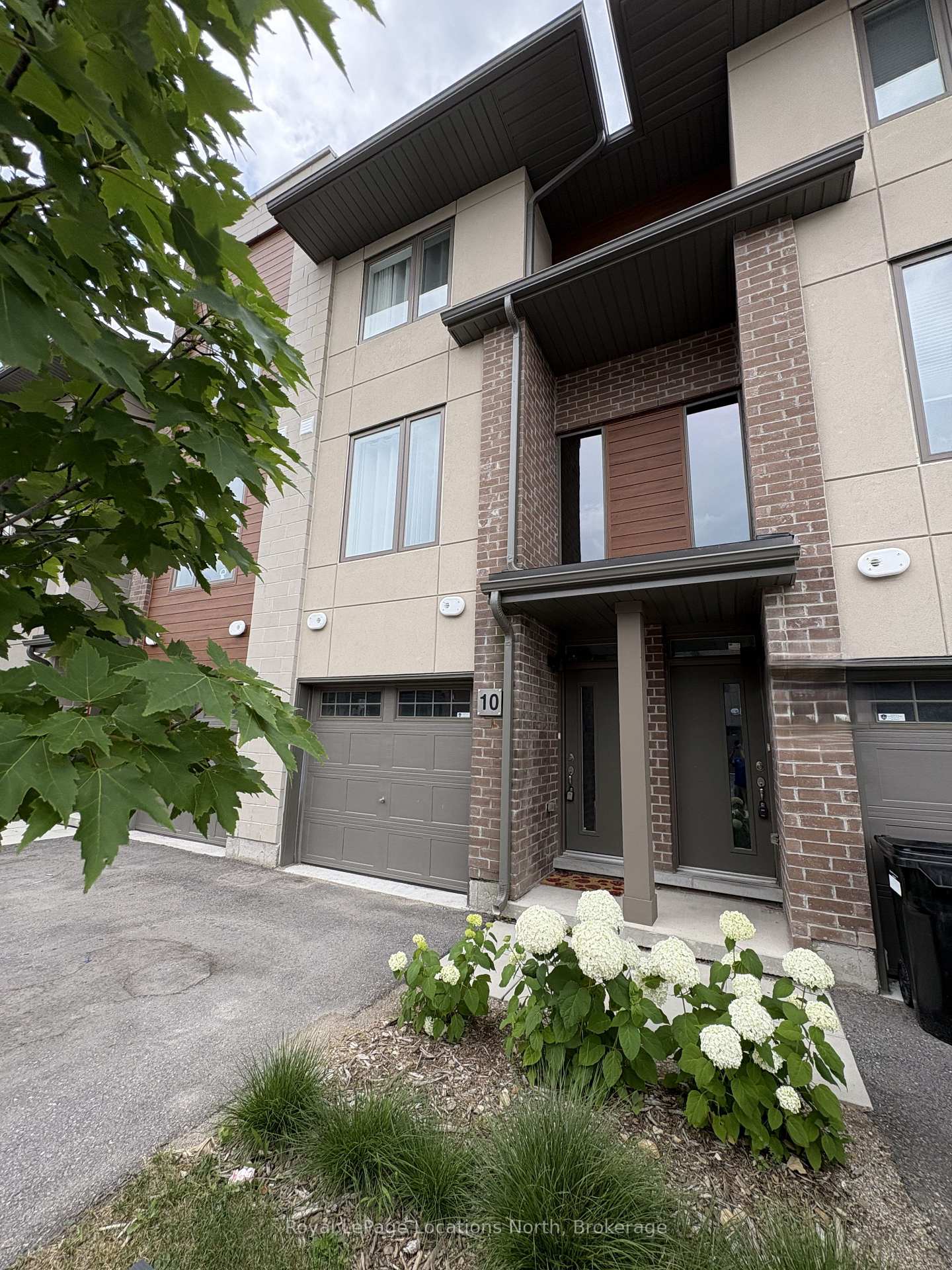 Photo 2 of 10 Winters Crescent, Collingwood — HOMEH