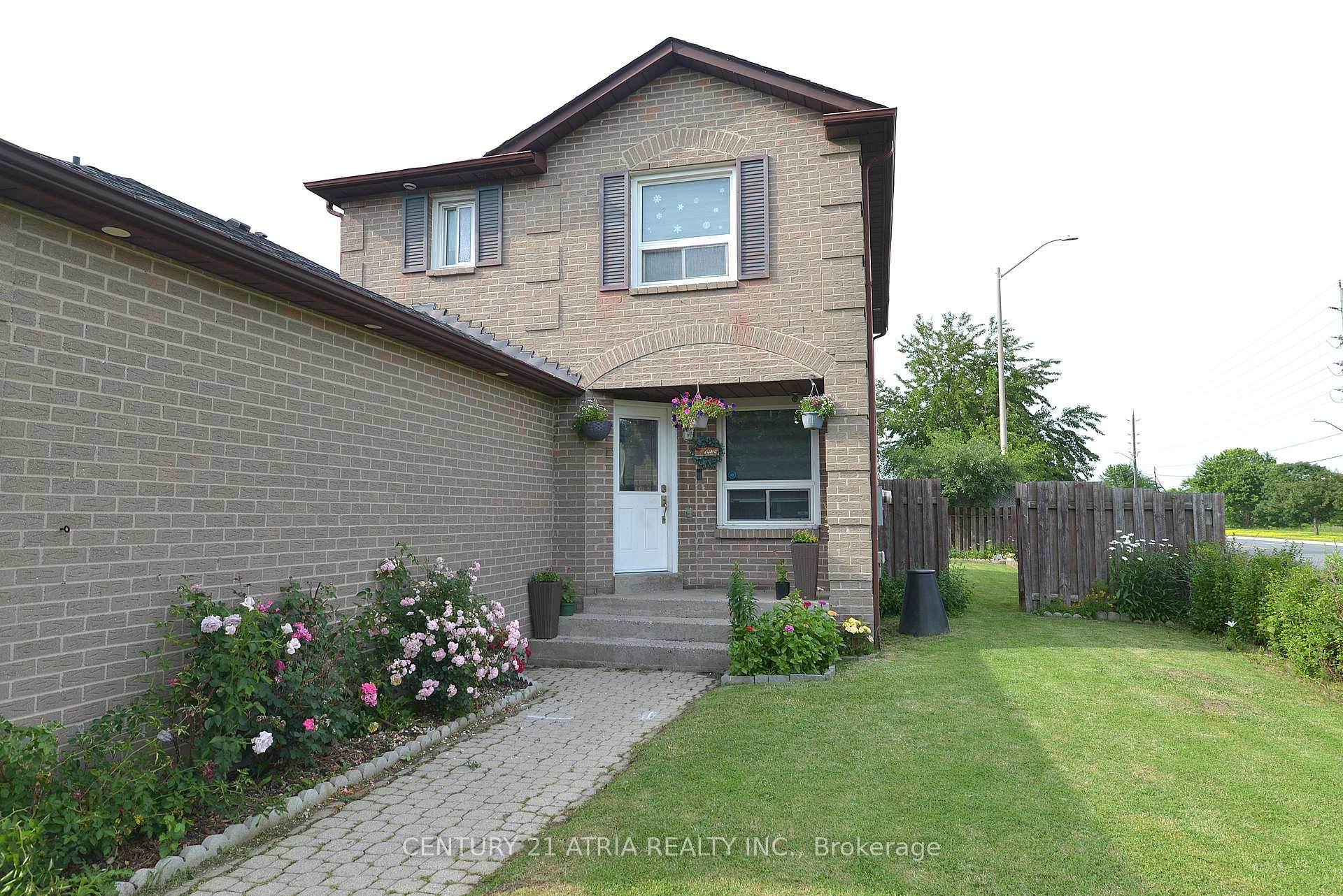 Photo 4 of 31 Carnelly Crescent, Ajax, Central West — HOMEH