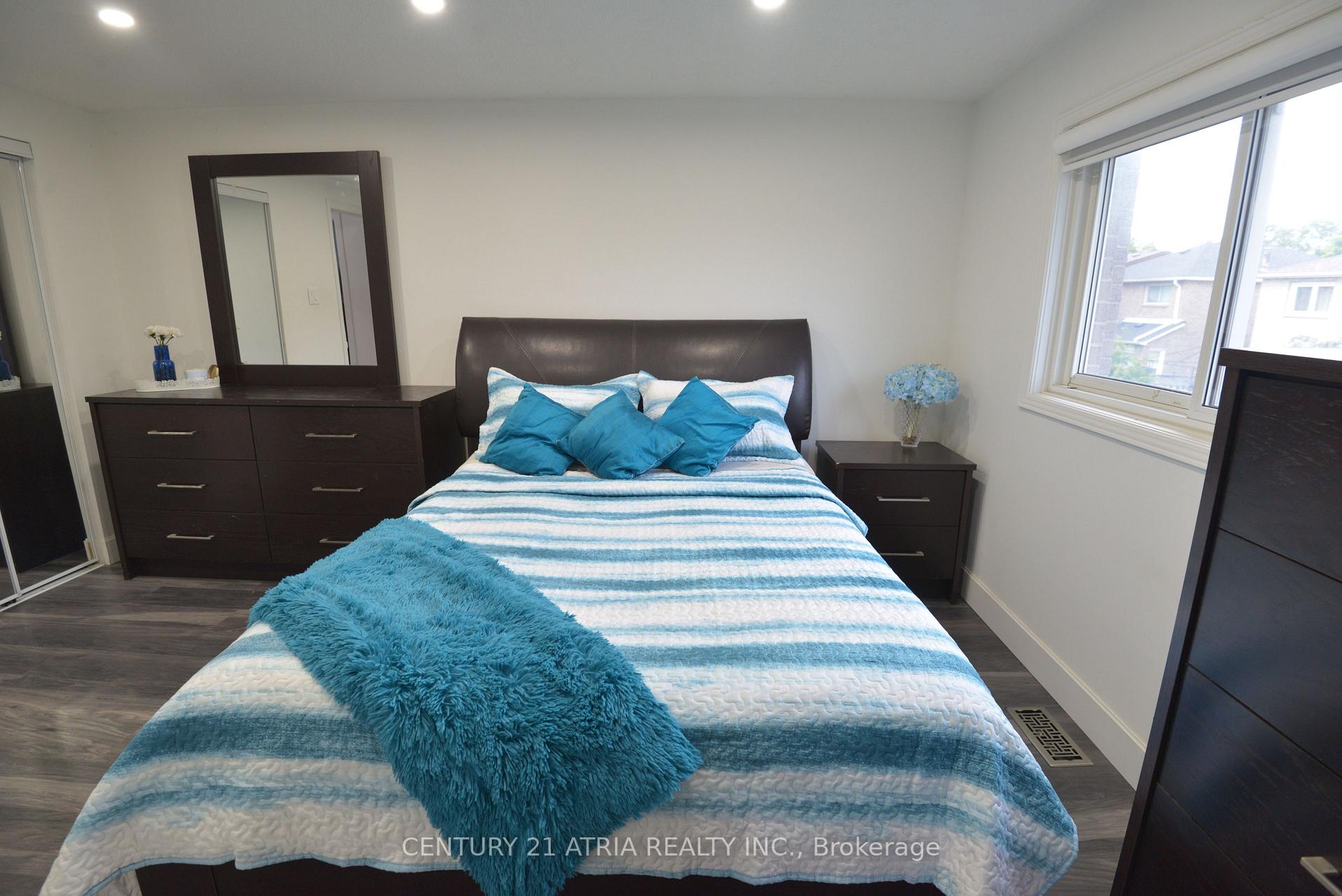 Photo 12 of 31 Carnelly Crescent, Ajax, Central West — HOMEH