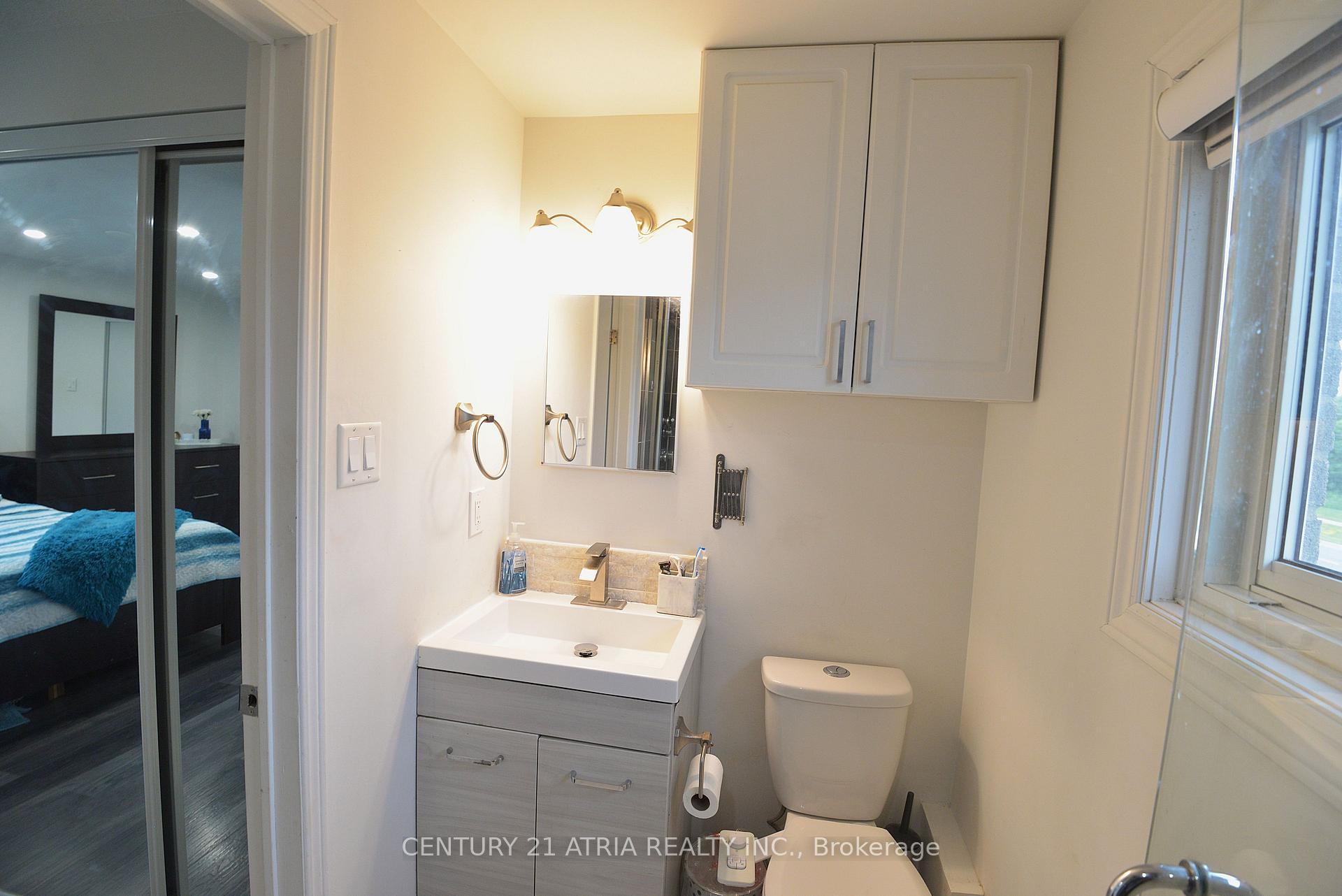Photo 14 of 31 Carnelly Crescent, Ajax, Central West — HOMEH