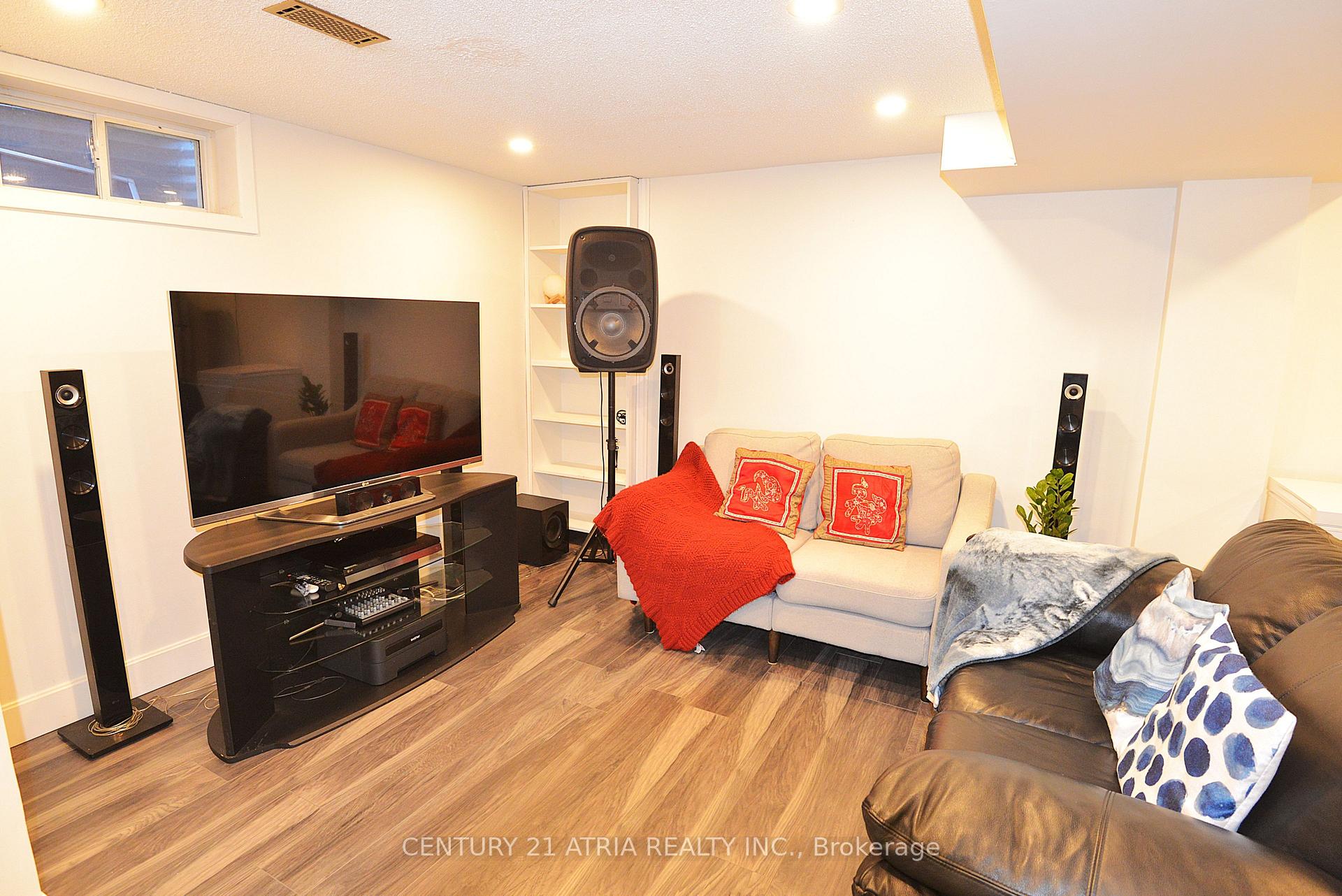 Photo 25 of 31 Carnelly Crescent, Ajax, Central West — HOMEH