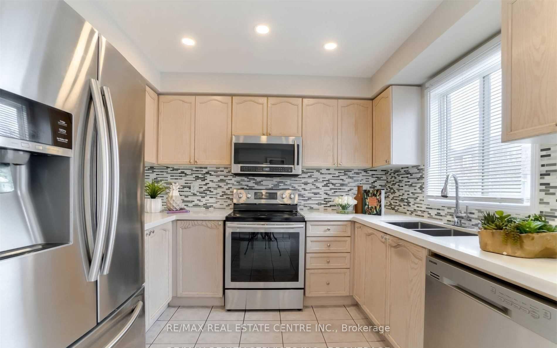 Photo 7 of Unit Upper, 92 Lake Louise Drive, Brampton, Fletcher's Meadow — HOMEH
