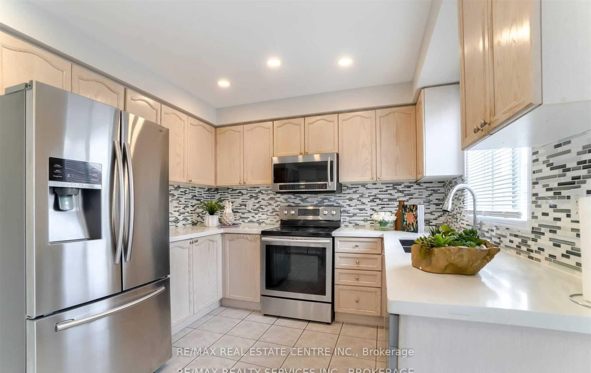 Photo 8 of Unit Upper, 92 Lake Louise Drive, Brampton, Fletcher's Meadow — HOMEH