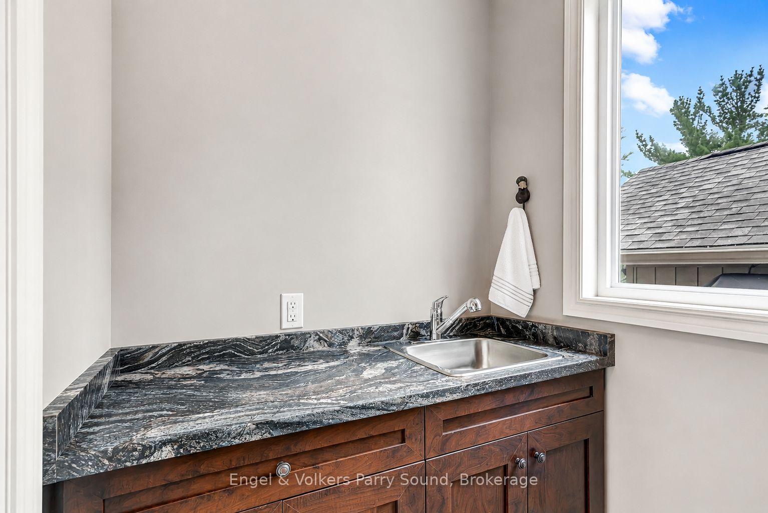 Photo 10 of 247 South Shore Road, The Archipelago, Archipelago North — HOMEH