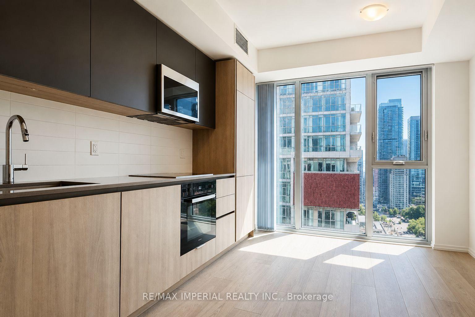 Photo 5 of Unit 1716, 400 King Street W, Toronto, Waterfront Communities — HOMEH