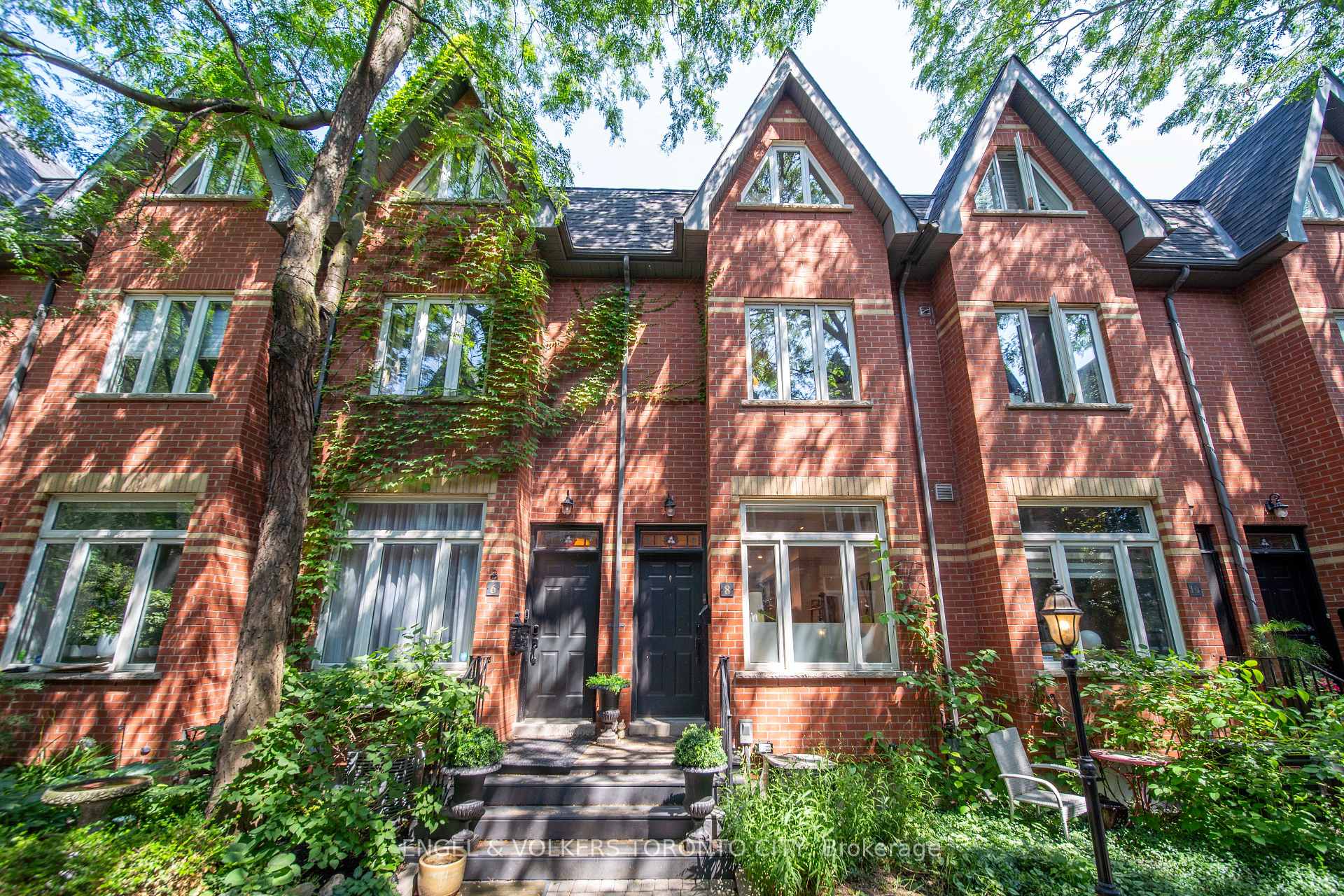 Photo 2 of 8 Old Trillium Lane, Toronto, Regent Park — HOMEH