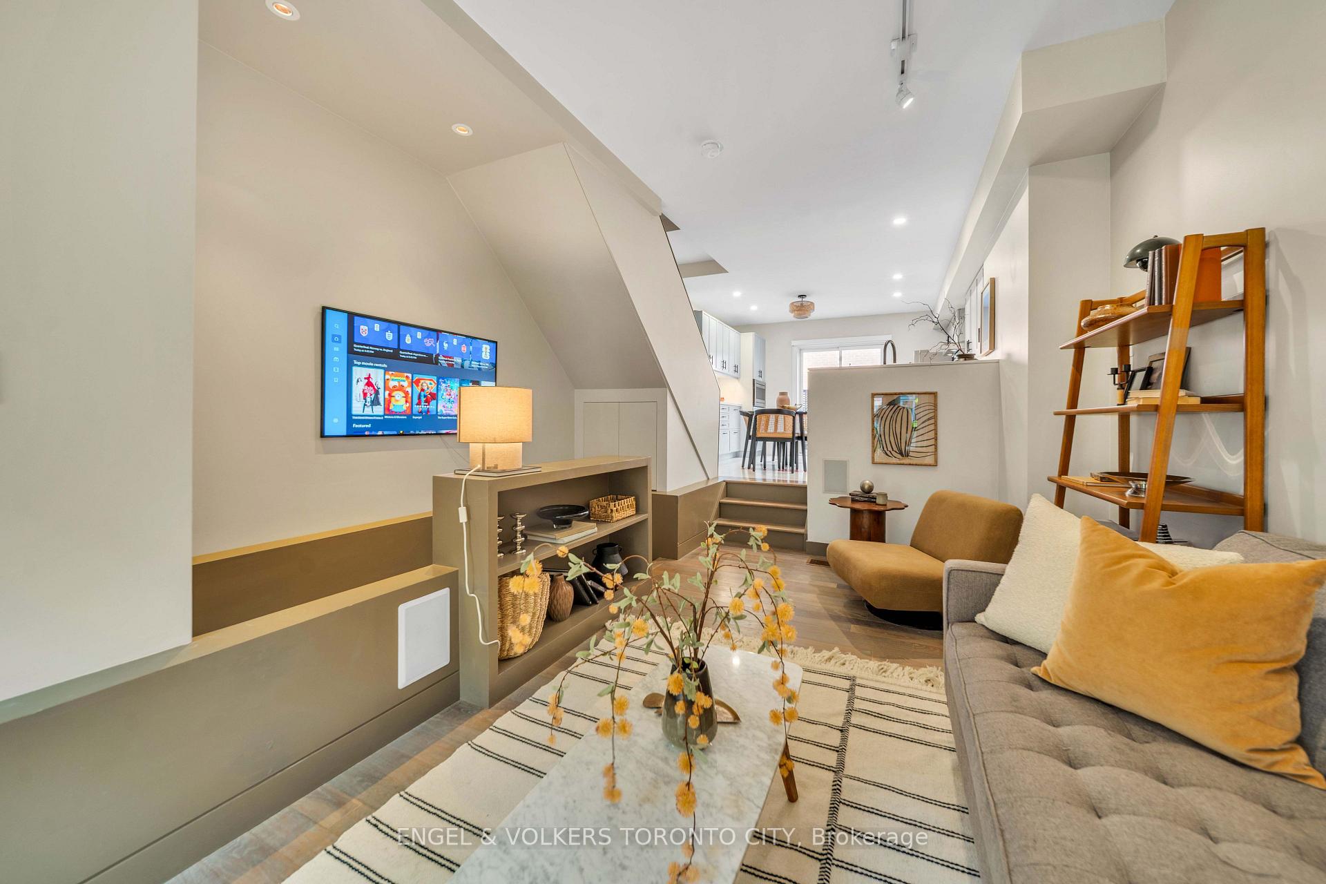 Photo 6 of 8 Old Trillium Lane, Toronto, Regent Park — HOMEH