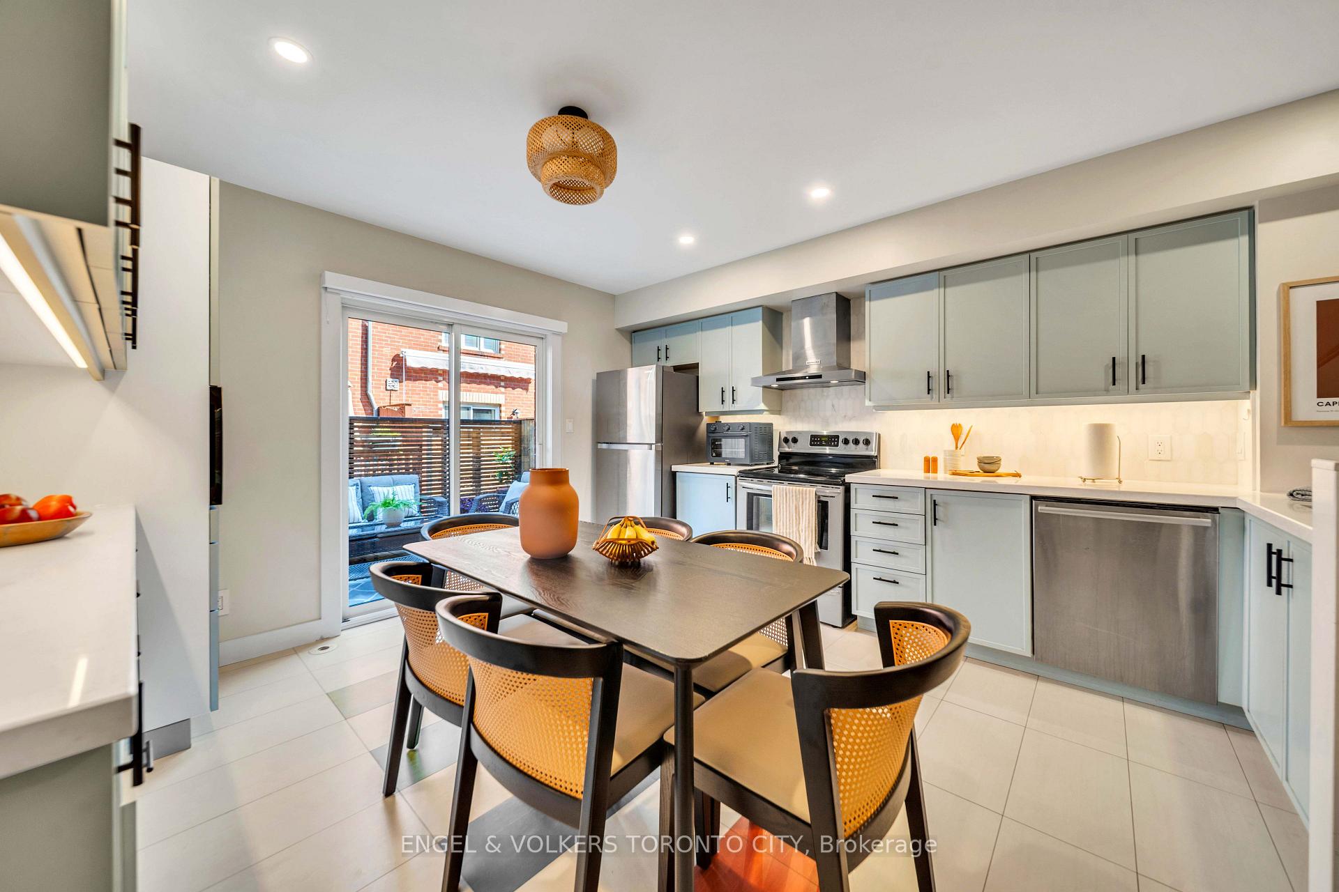Photo 8 of 8 Old Trillium Lane, Toronto, Regent Park — HOMEH