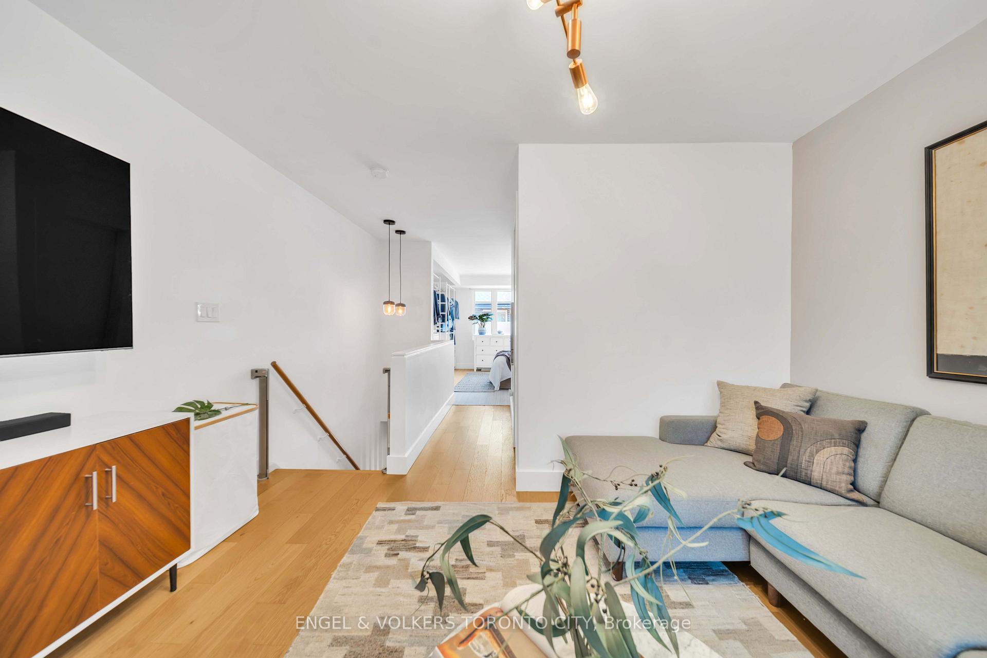Photo 16 of 8 Old Trillium Lane, Toronto, Regent Park — HOMEH