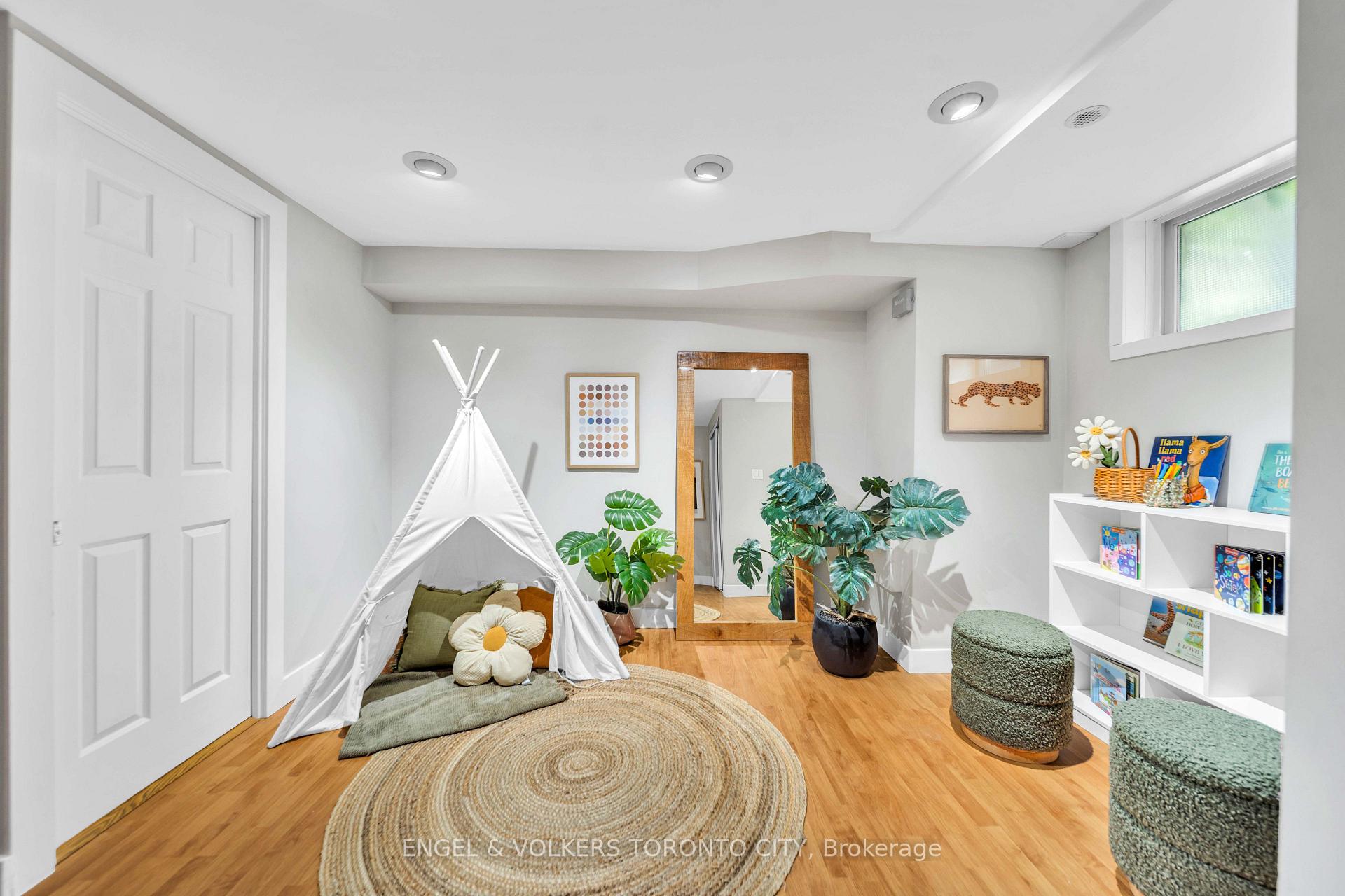 Photo 25 of 8 Old Trillium Lane, Toronto, Regent Park — HOMEH