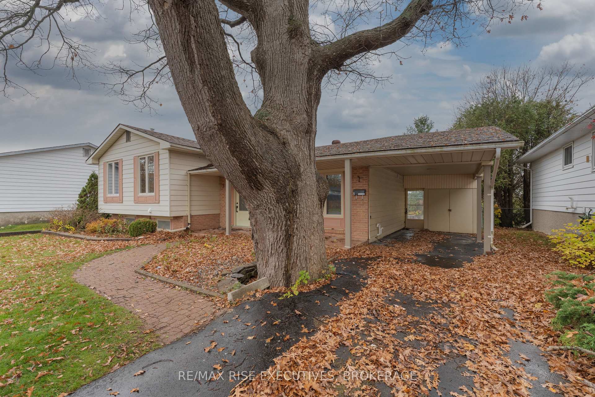 Front of Unit 2, 811 Overlea Court