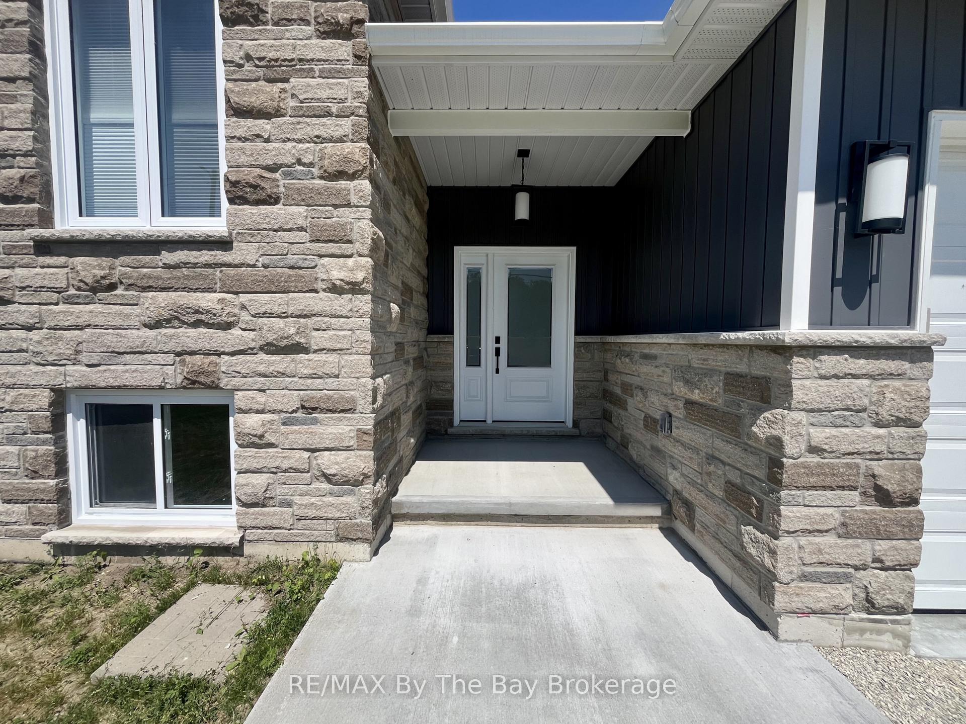 Photo 2 of 22 Lakeshore Road, Wasaga Beach — HOMEH