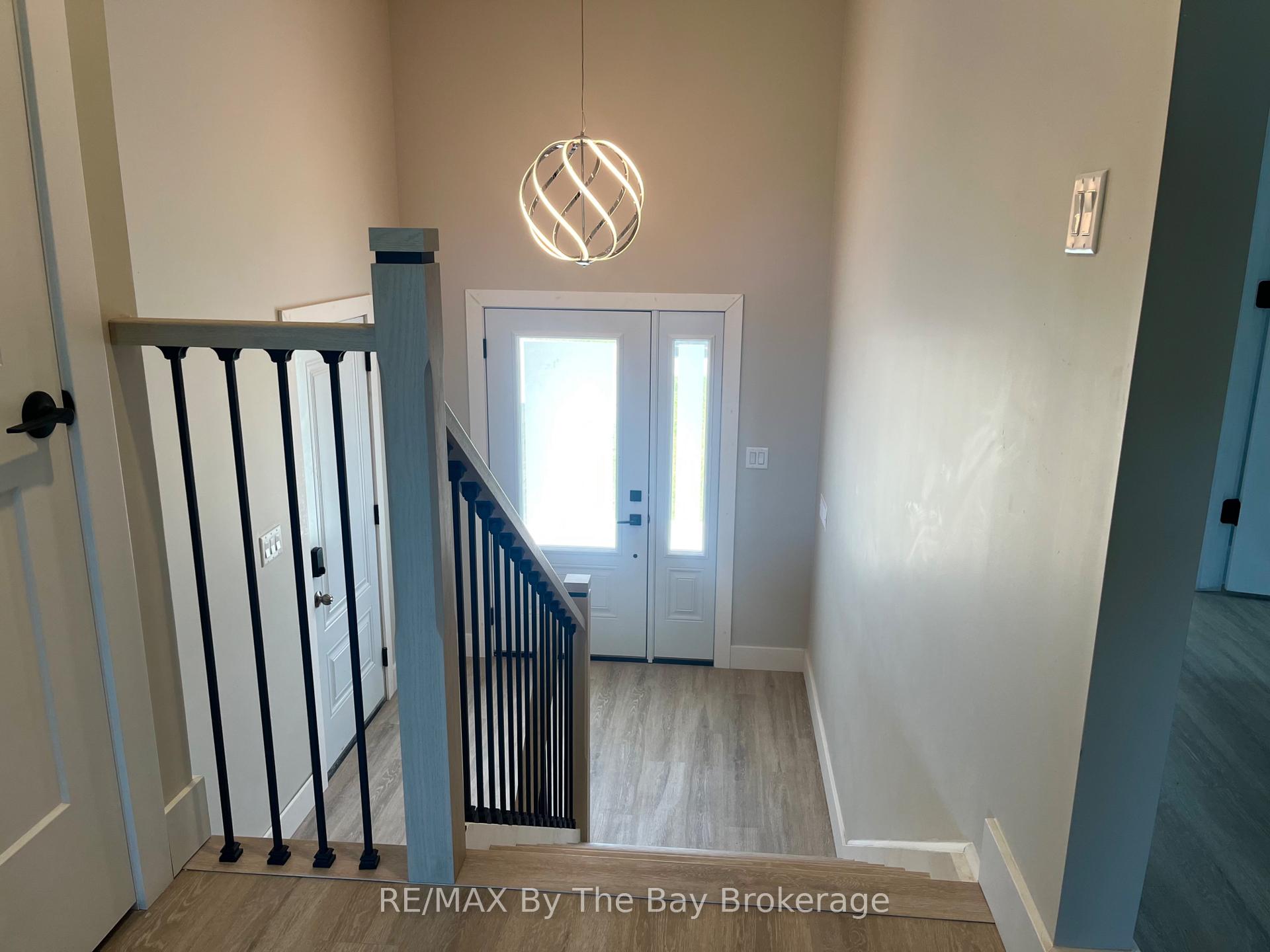 Photo 4 of 22 Lakeshore Road, Wasaga Beach — HOMEH