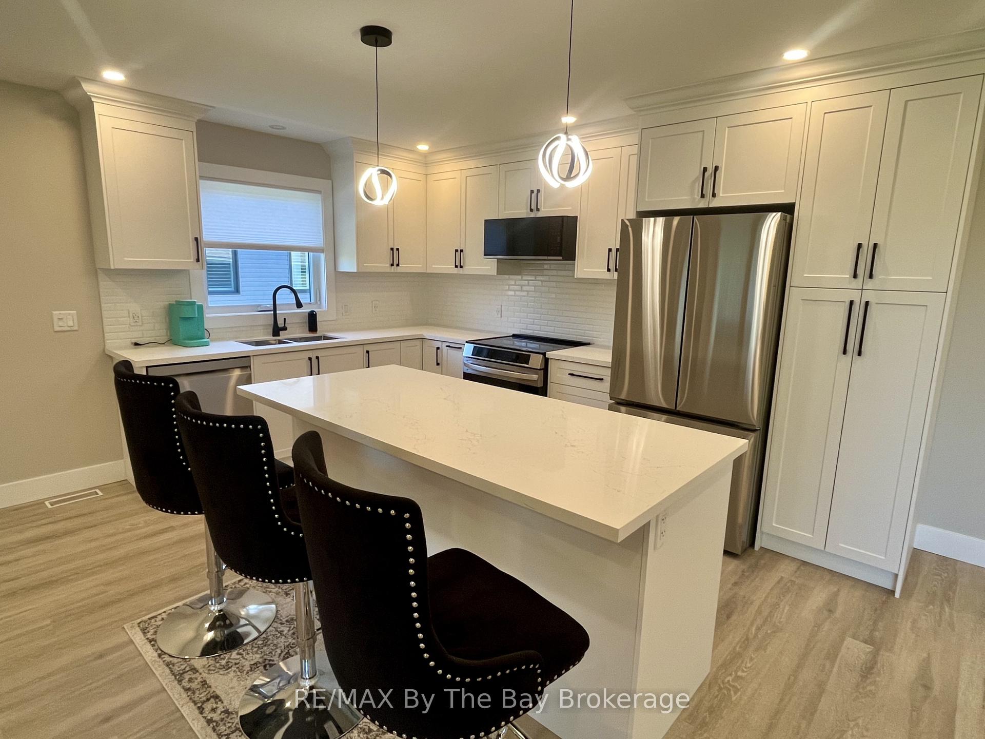 Photo 8 of 22 Lakeshore Road, Wasaga Beach — HOMEH