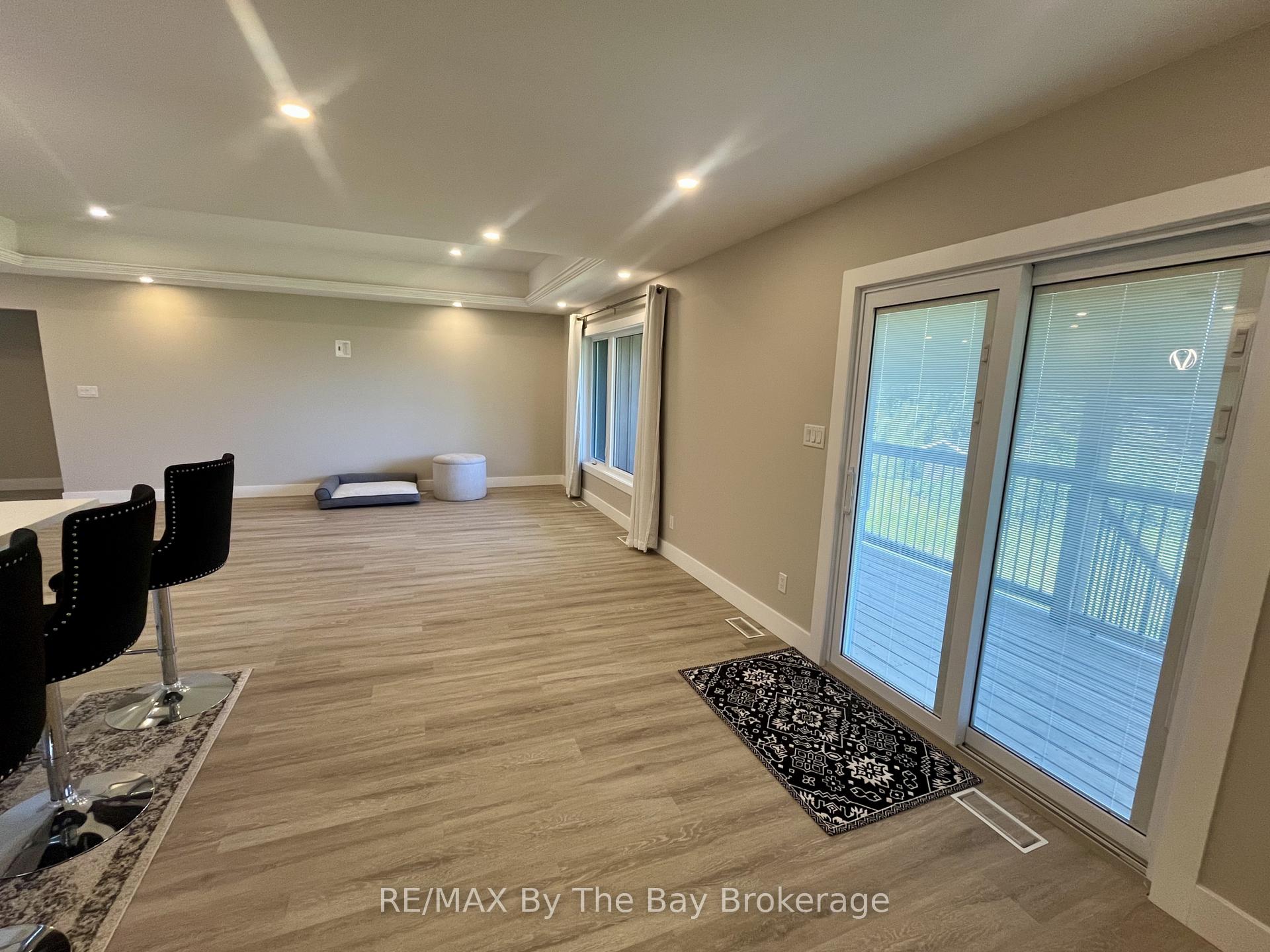Photo 12 of 22 Lakeshore Road, Wasaga Beach — HOMEH