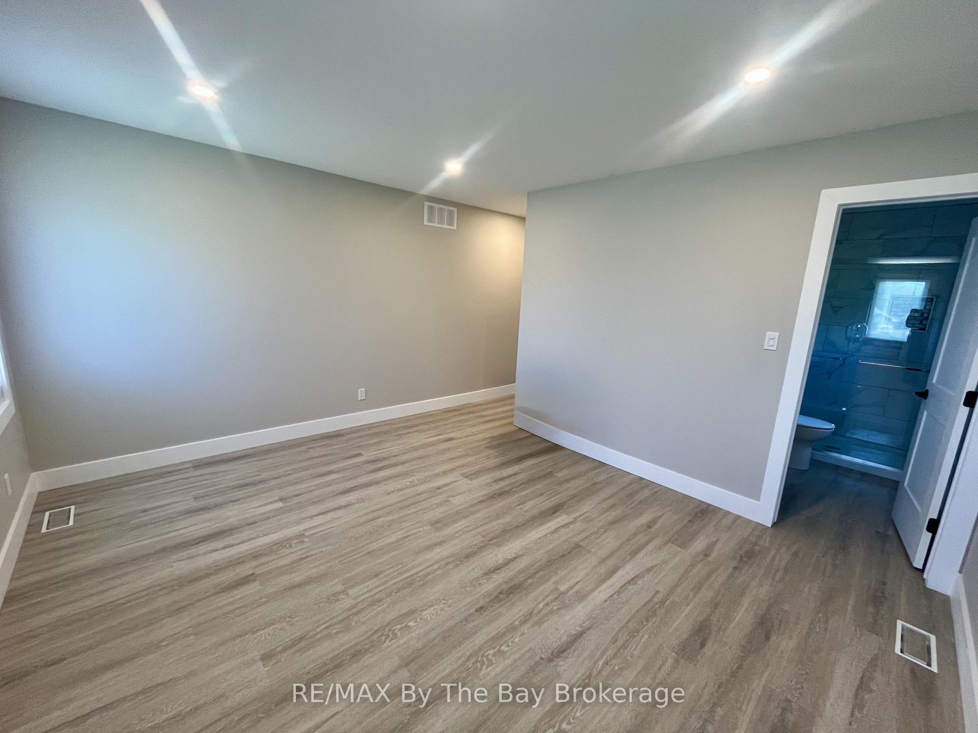 Photo 13 of 22 Lakeshore Road, Wasaga Beach — HOMEH