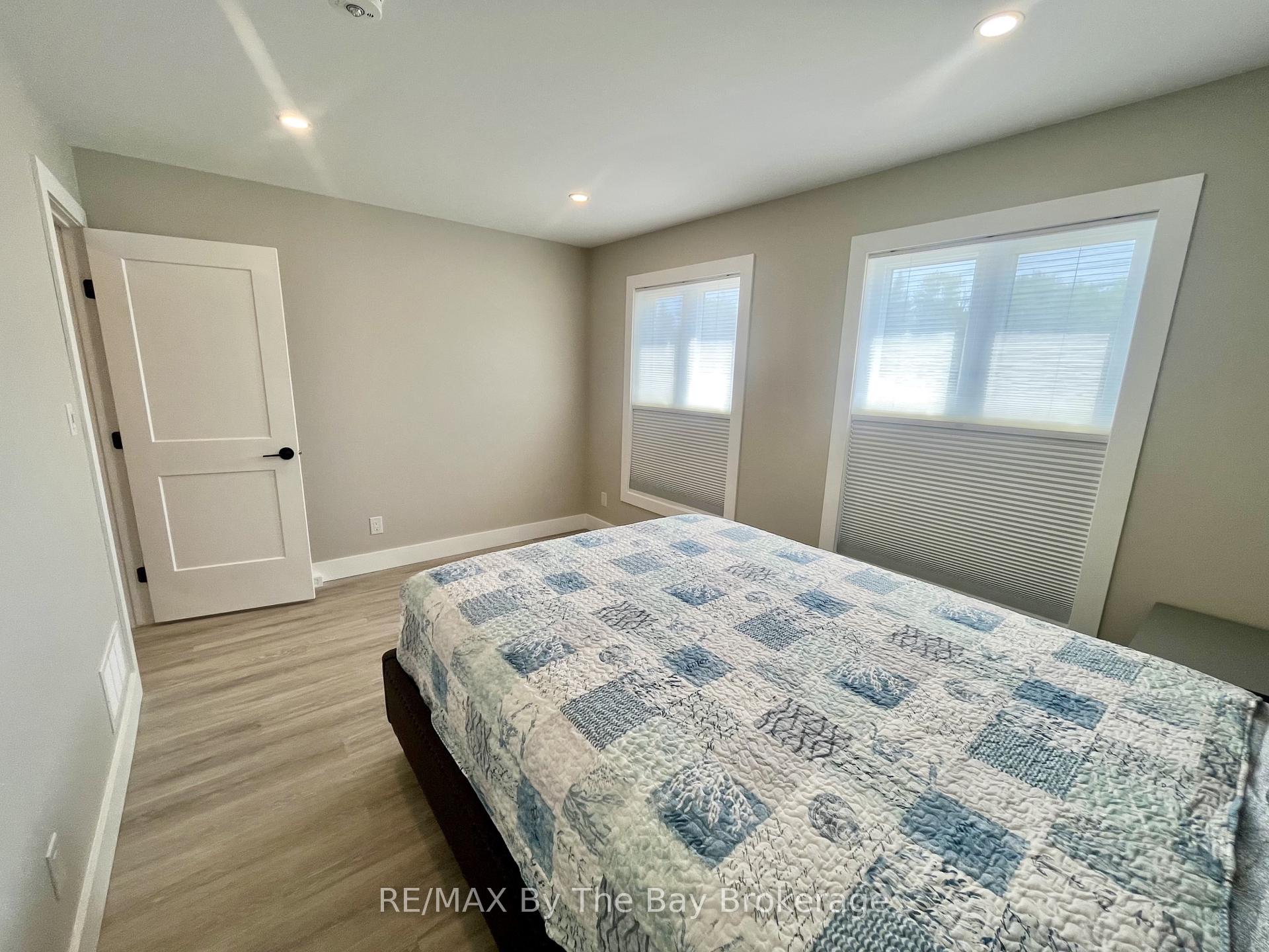 Photo 16 of 22 Lakeshore Road, Wasaga Beach — HOMEH