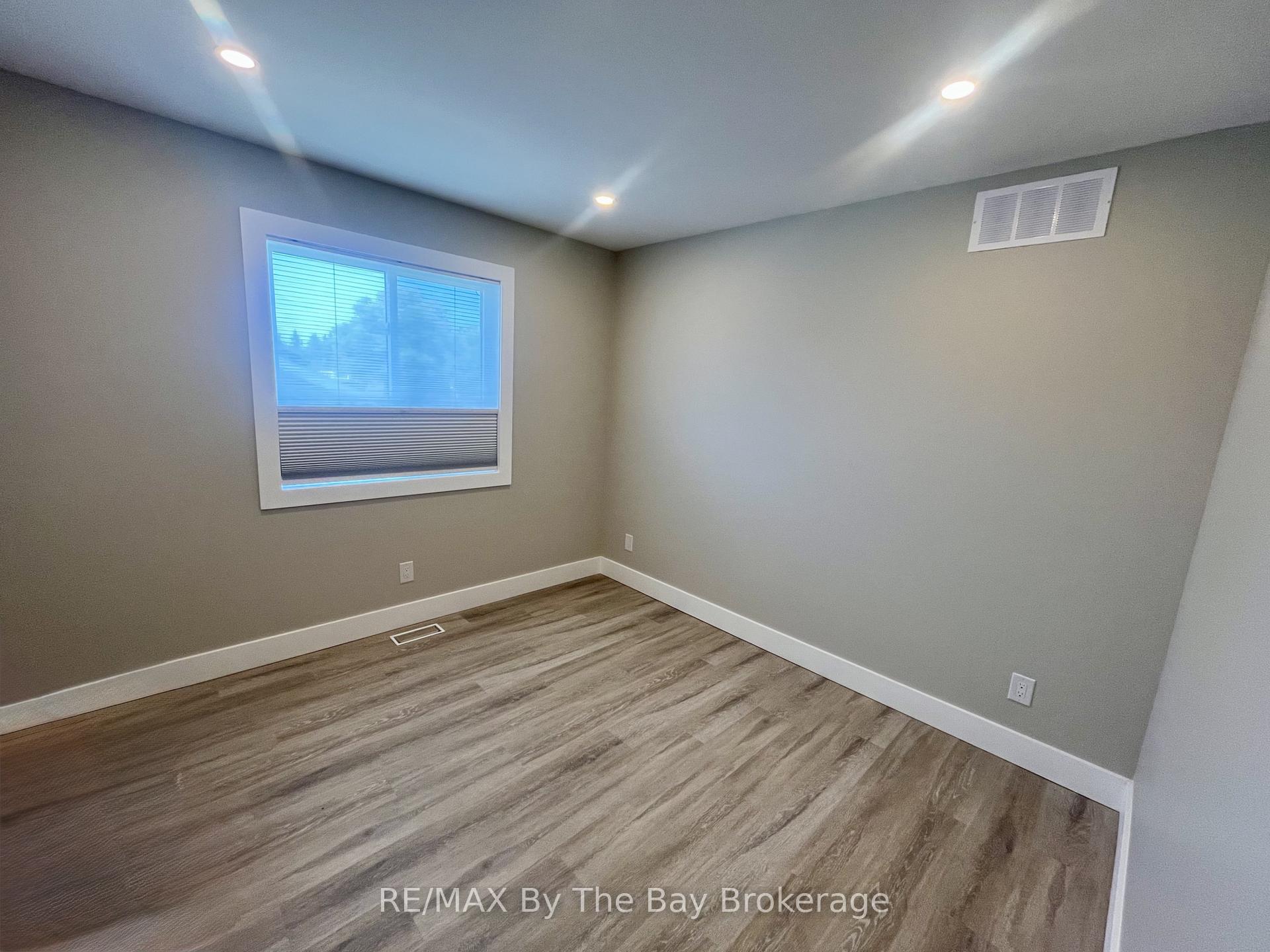 Photo 17 of 22 Lakeshore Road, Wasaga Beach — HOMEH