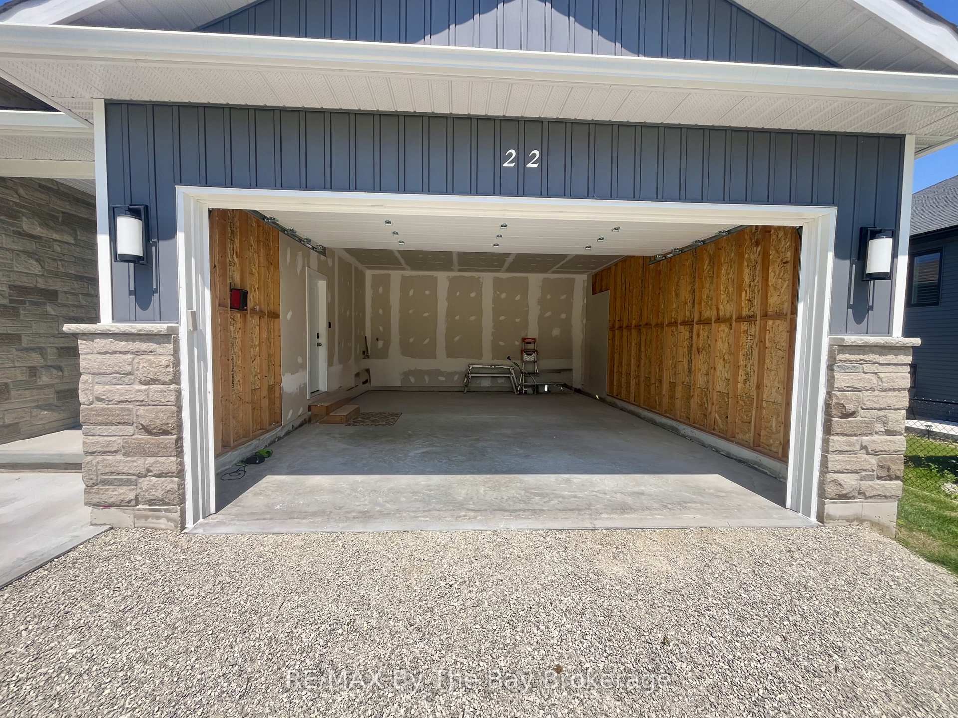 Photo 23 of 22 Lakeshore Road, Wasaga Beach — HOMEH