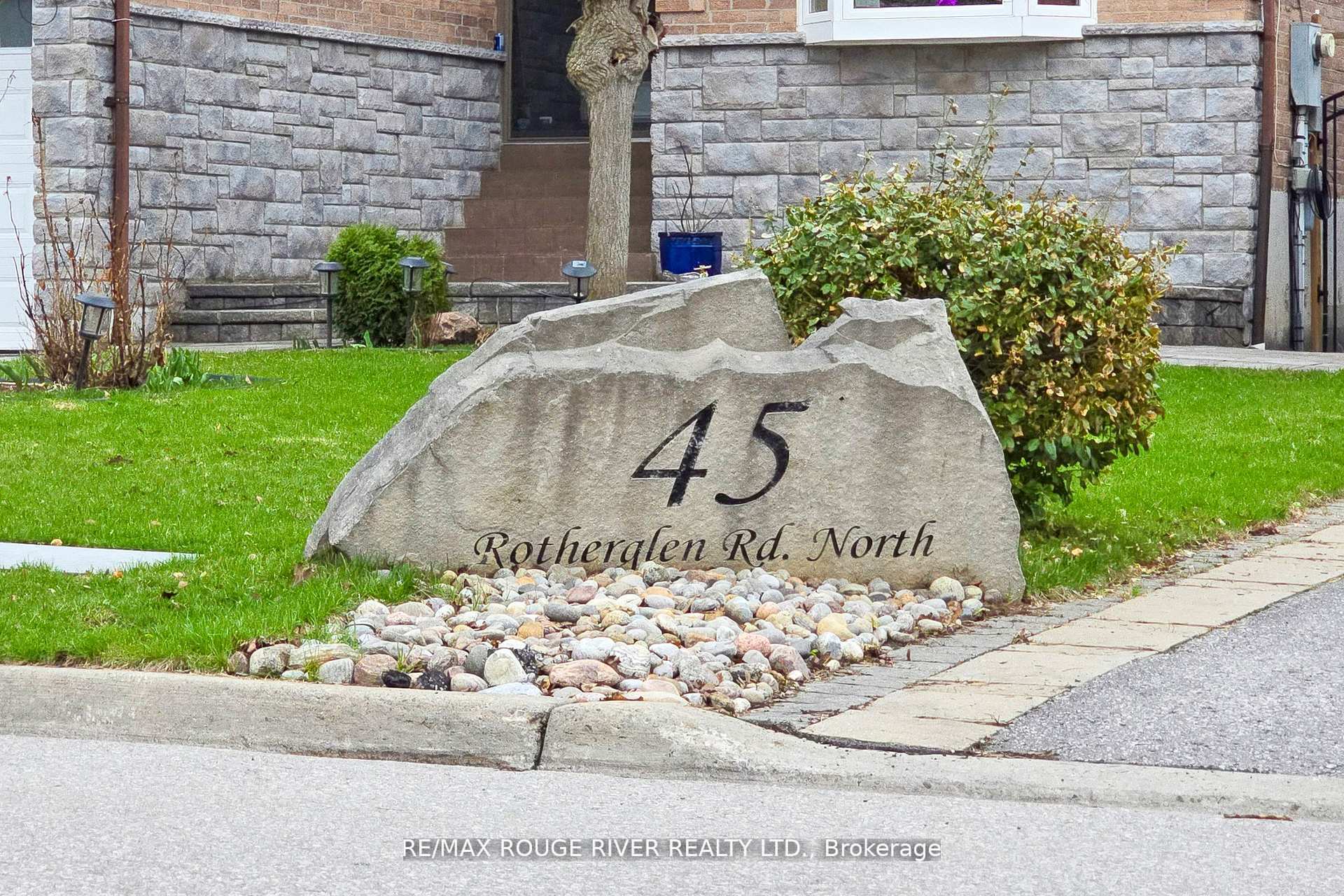 Photo 4 of 45 Rotherglen Road N, Ajax, Central West — HOMEH