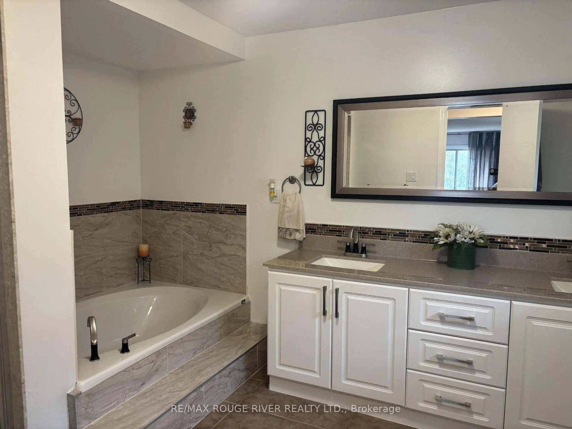 Photo 26 of 45 Rotherglen Road N, Ajax, Central West — HOMEH