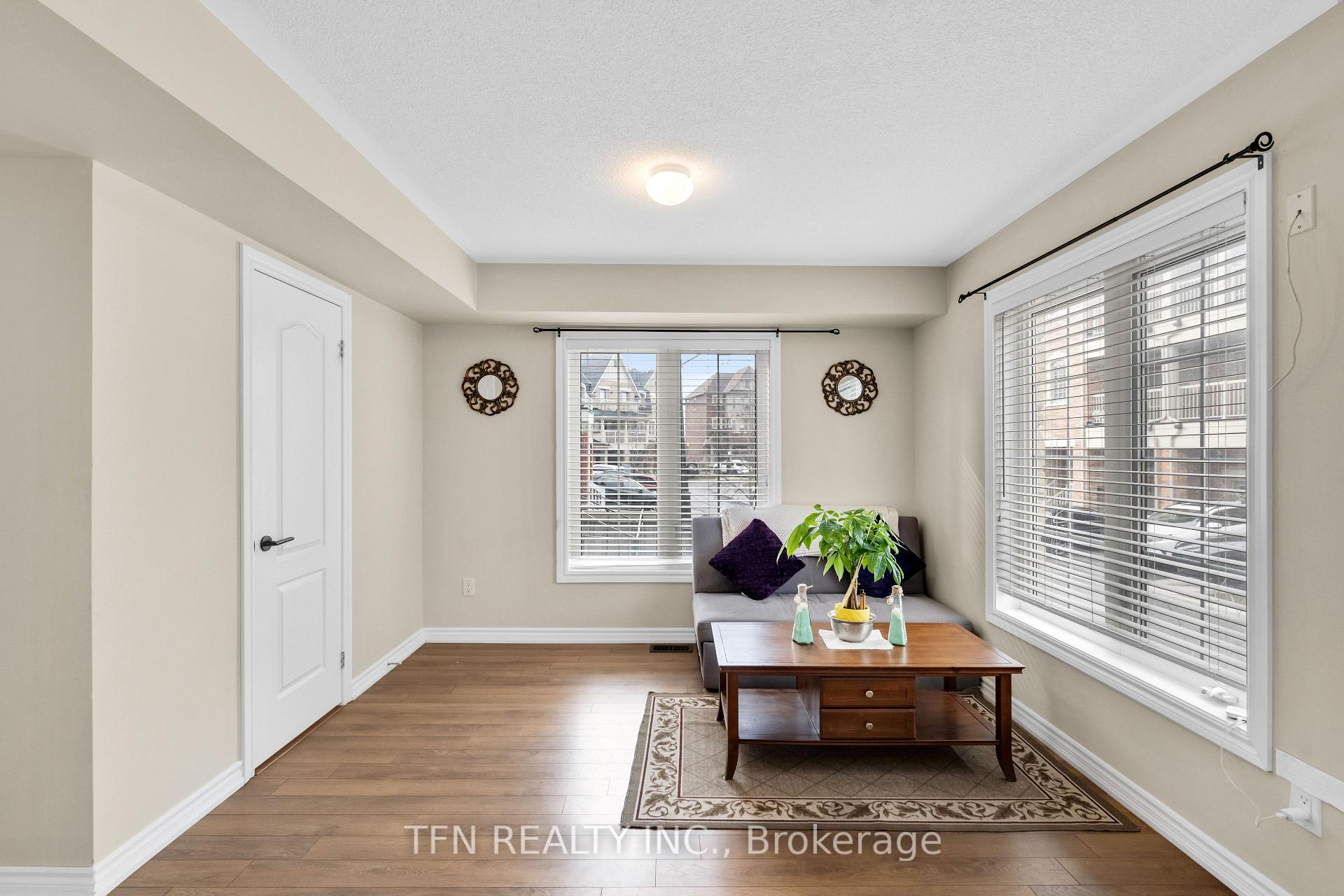 Photo 4 of 2 Shiff Crescent, Brampton, Heart Lake — HOMEH