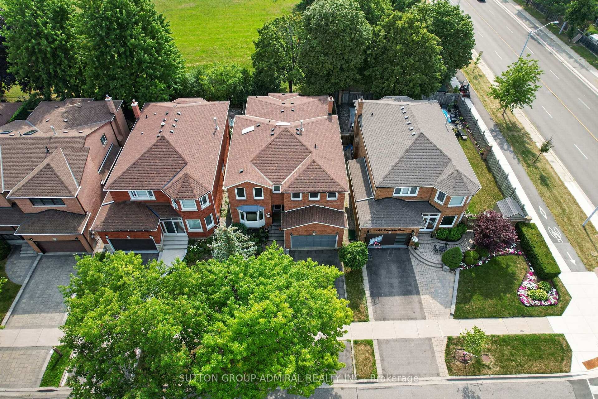 Photo 2 of 99 Dundurn Crescent, Vaughan, Uplands — HOMEH