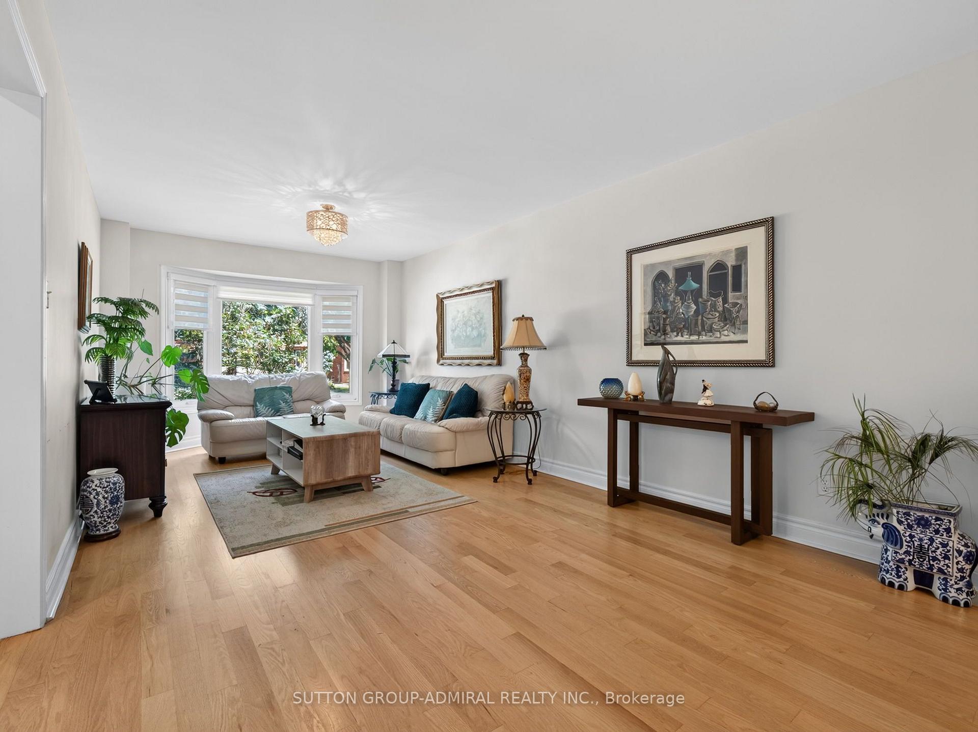Photo 8 of 99 Dundurn Crescent, Vaughan, Uplands — HOMEH
