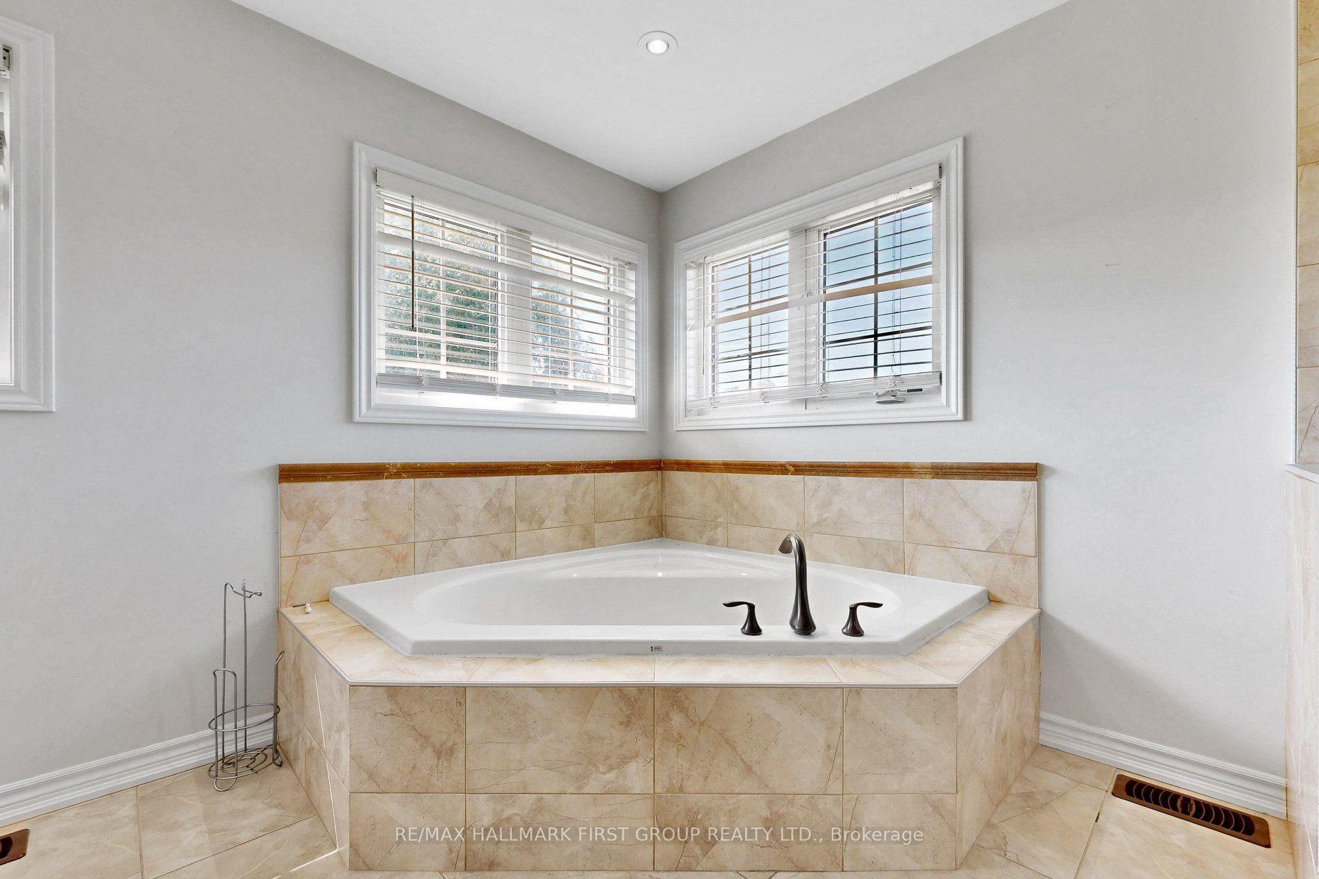 Photo 20 of 63 Elmer Adams Drive, Clarington, Courtice — HOMEH