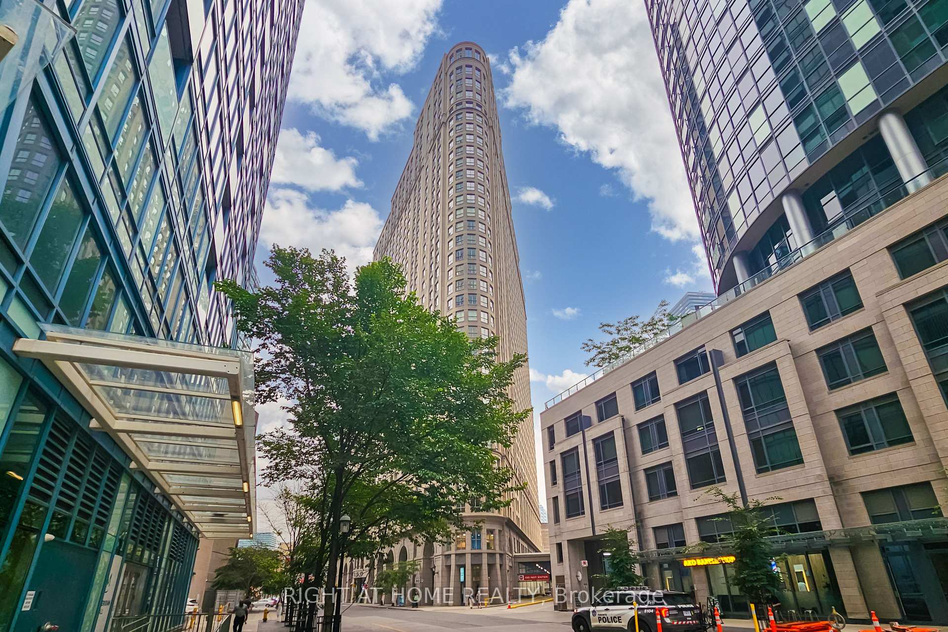 Photo 2 of Unit 1610, 25 The Esplanade, Toronto, Waterfront Communities — HOMEH