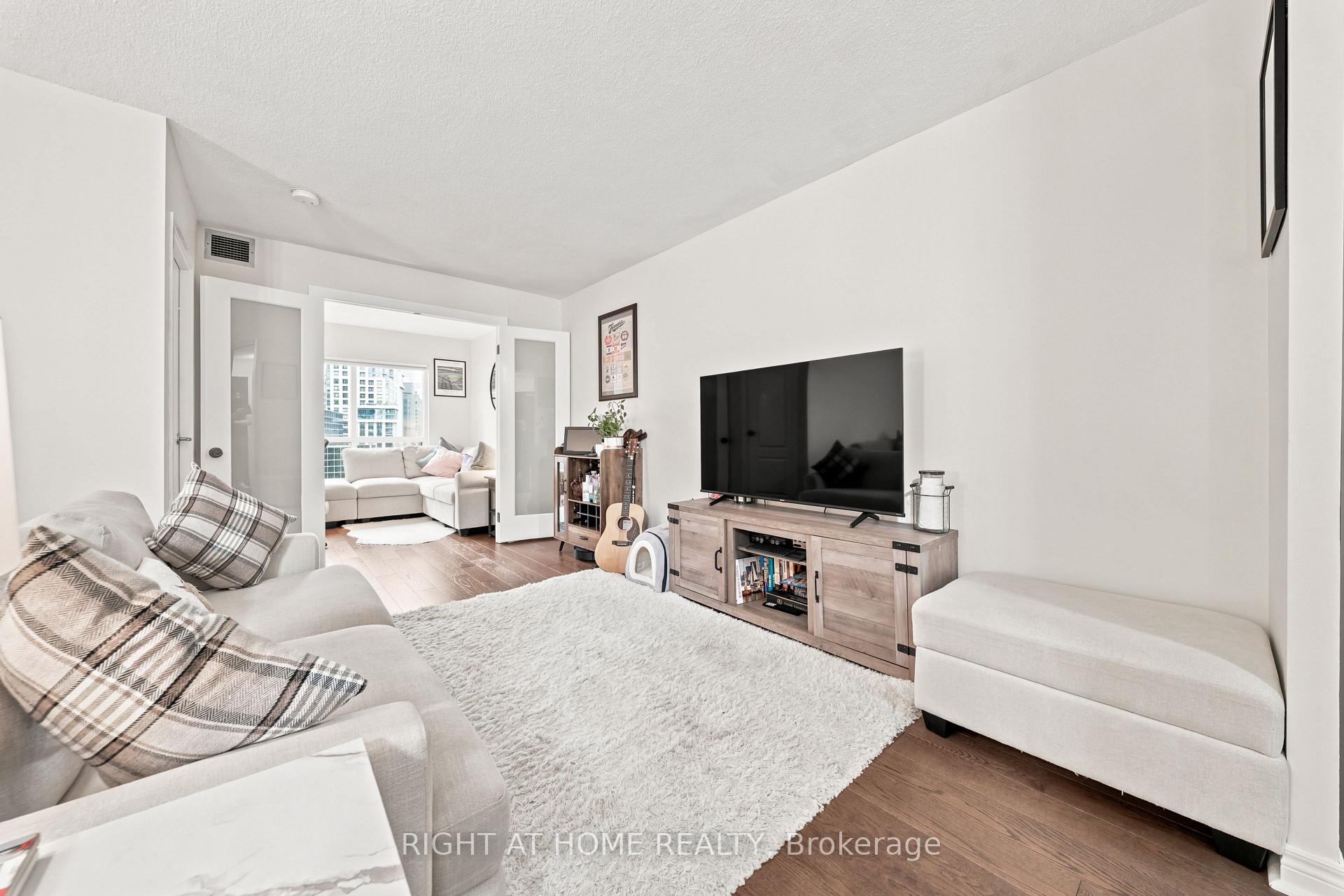 Photo 4 of Unit 1610, 25 The Esplanade, Toronto, Waterfront Communities — HOMEH