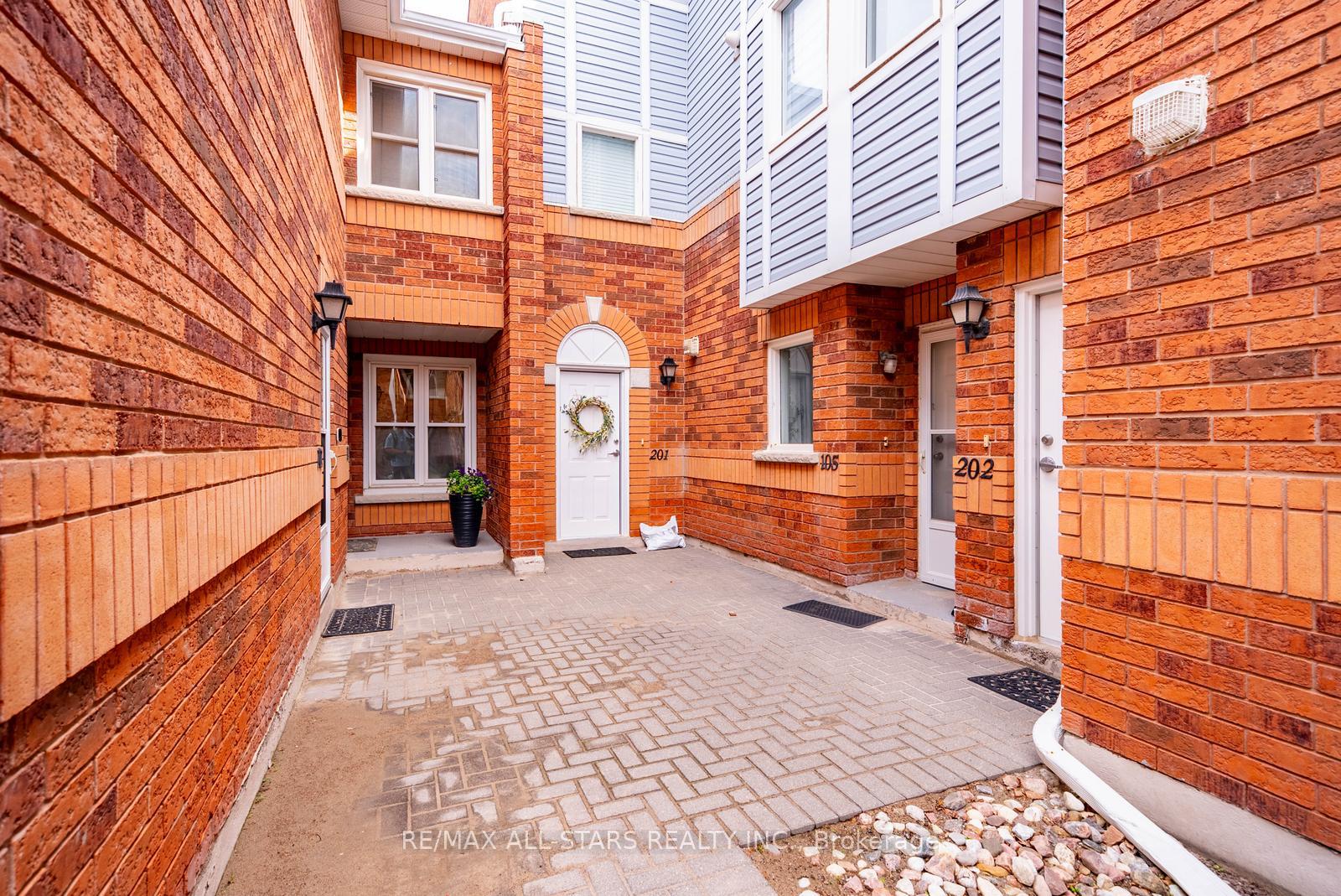 Photo 2 of Unit 202, 12455 Ninth Line, Whitchurch-Stouffville, Stouffville — HOMEH
