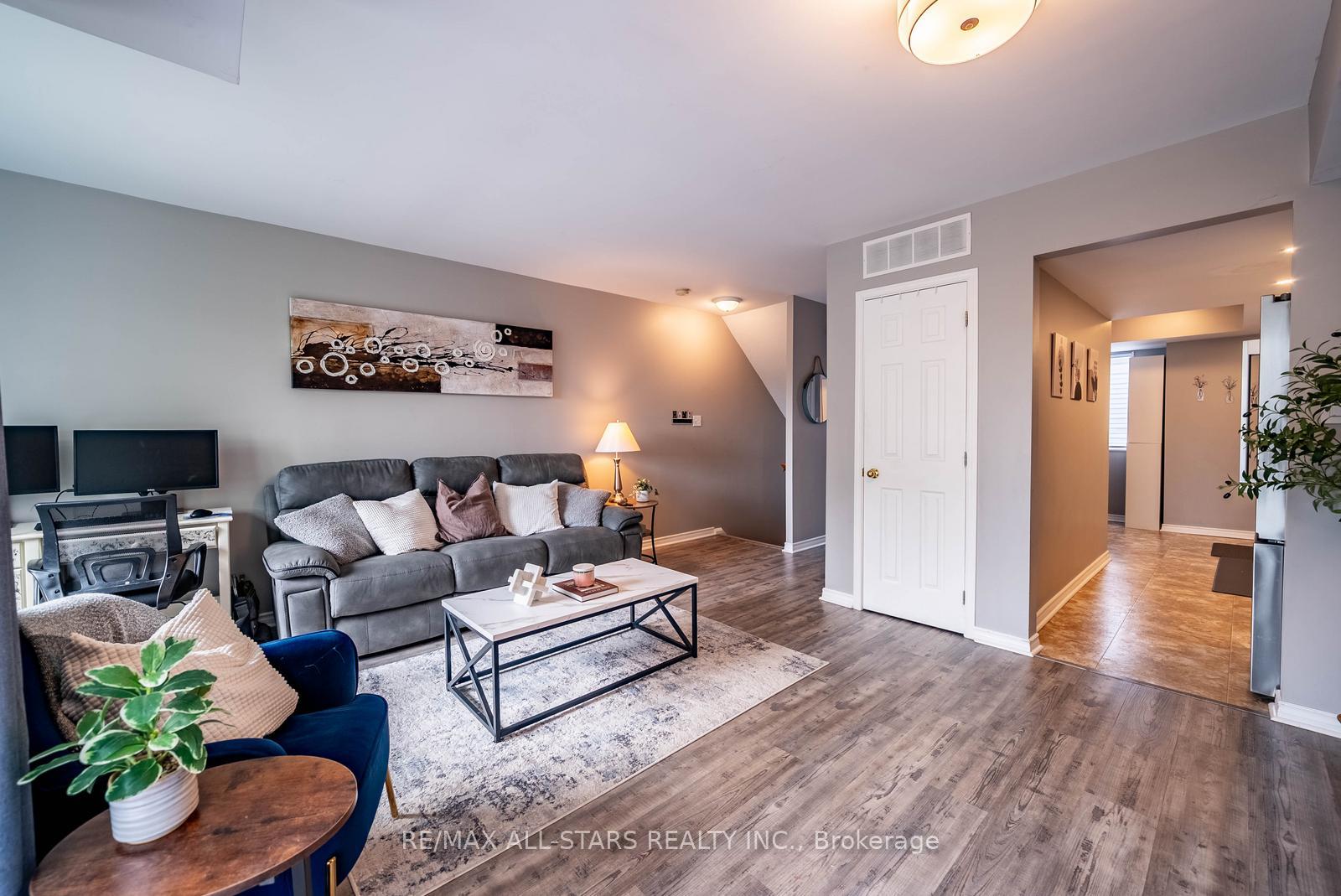 Photo 9 of Unit 202, 12455 Ninth Line, Whitchurch-Stouffville, Stouffville — HOMEH