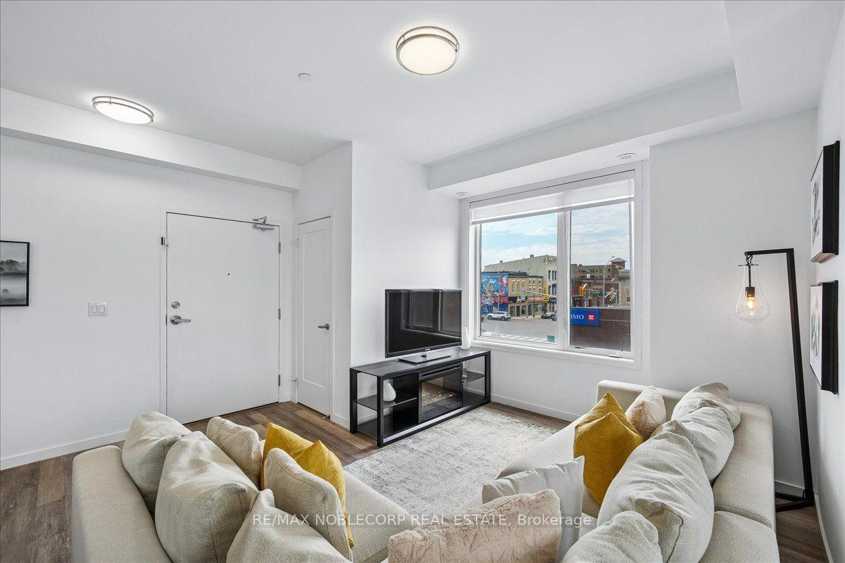 Photo 7 of Unit 116, 600 Alex Gardner Circle, Aurora, Aurora Village — HOMEH