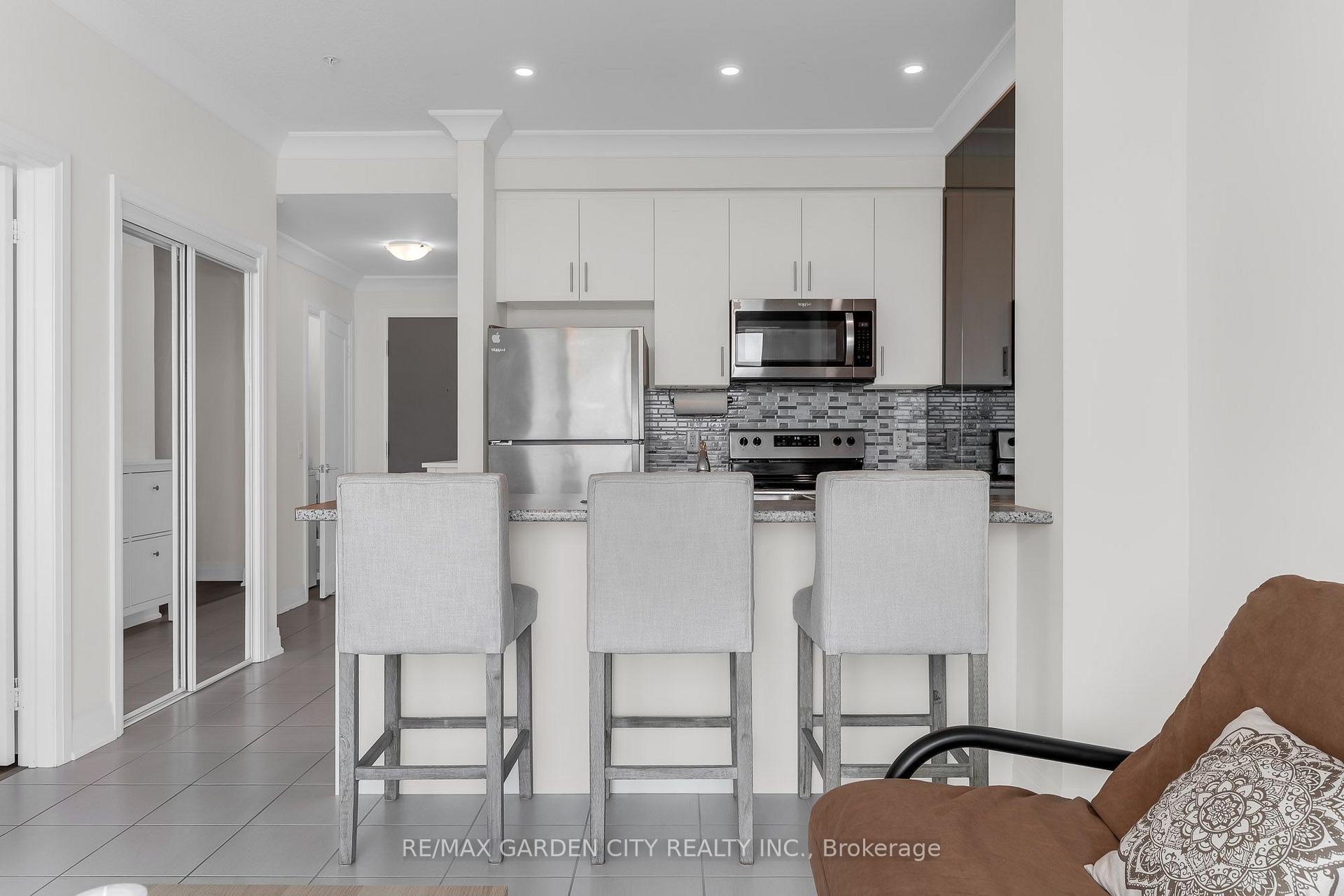 Photo 4 of Unit 907, 16 Concord Place, Grimsby, Grimsby Beach — HOMEH