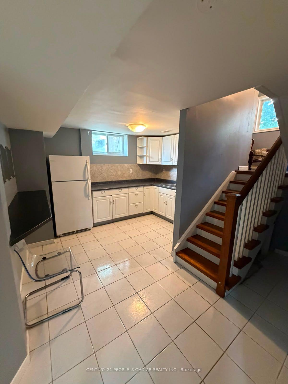 Photo 3 of 1165 Ogden Avenue, Mississauga, Lakeview — HOMEH