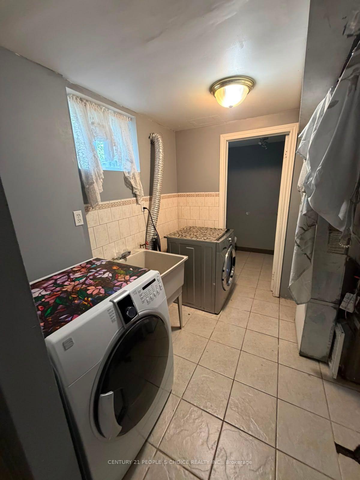 Photo 8 of 1165 Ogden Avenue, Mississauga, Lakeview — HOMEH