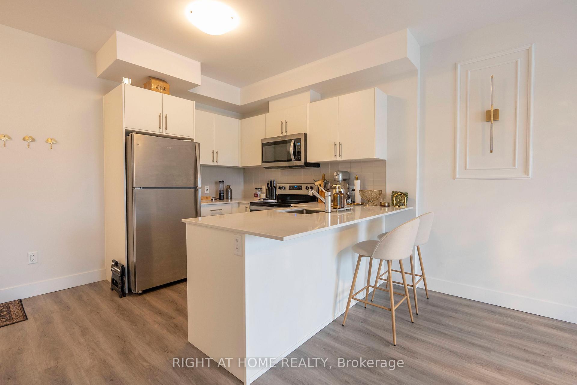 Photo 4 of Unit 302, 1000 Lackner Place E, Kitchener, Grand River North — HOMEH