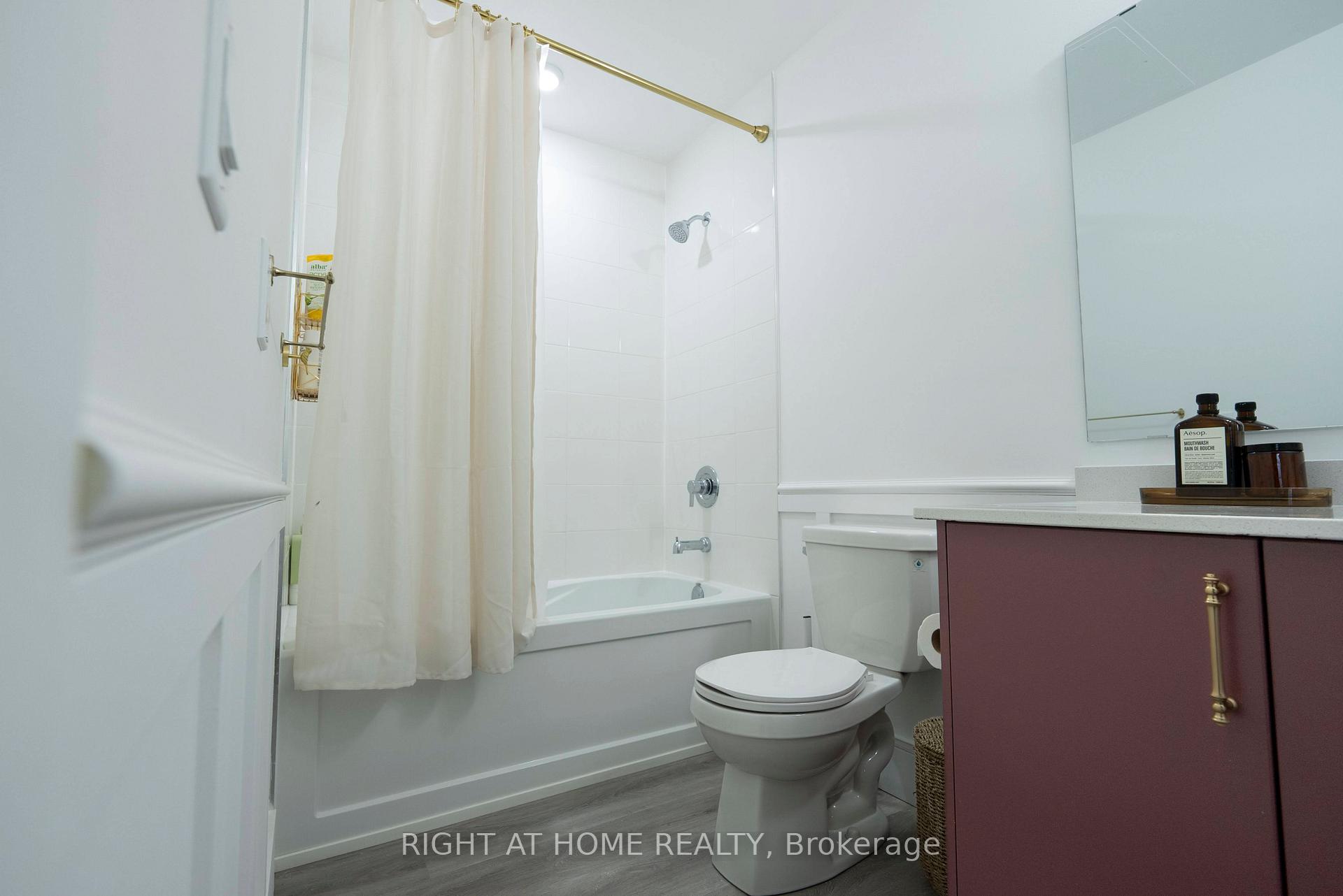 Photo 8 of Unit 302, 1000 Lackner Place E, Kitchener, Grand River North — HOMEH