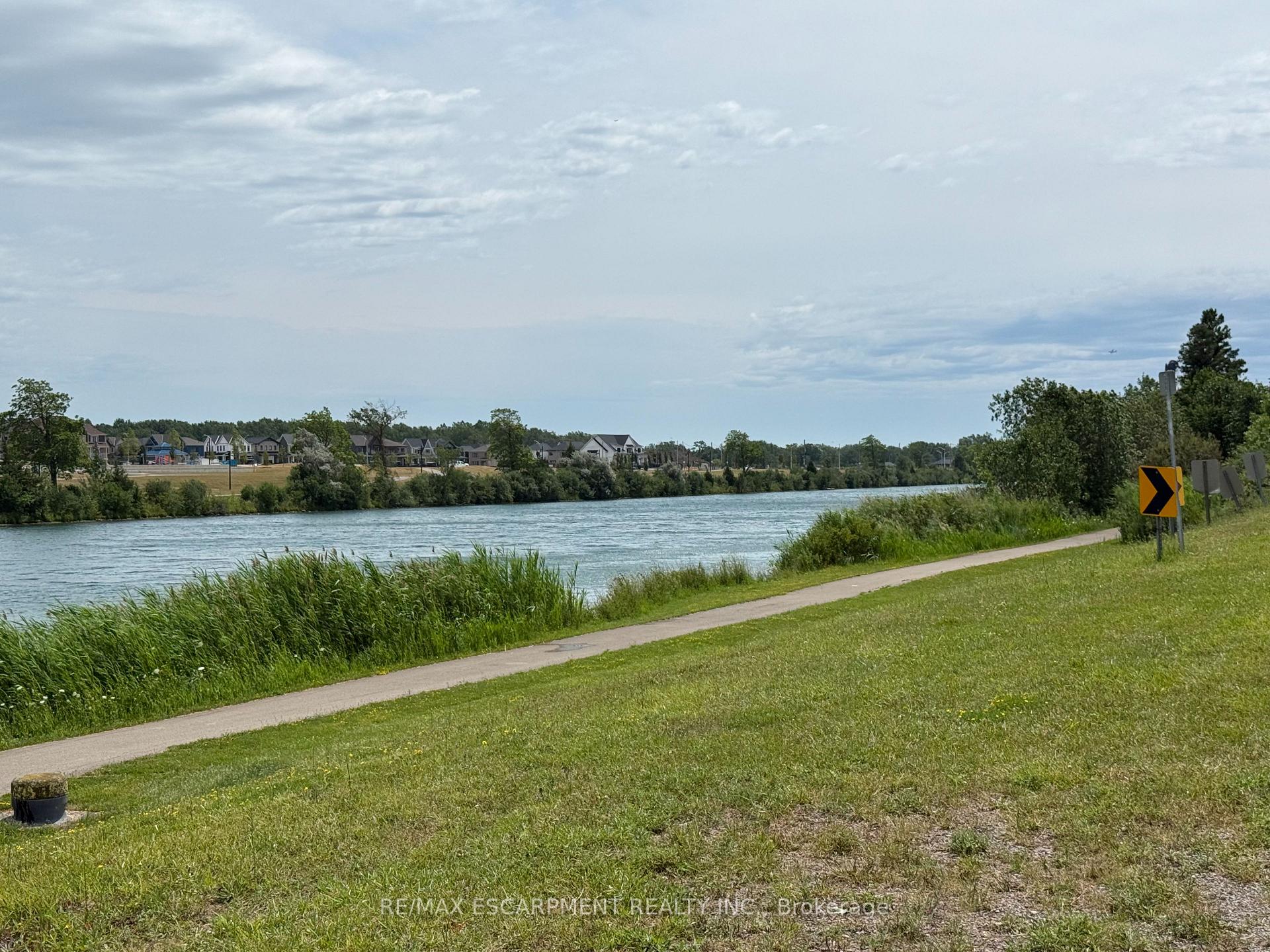 Photo 16 of 260 Colborne Street, Welland, Broadway — HOMEH