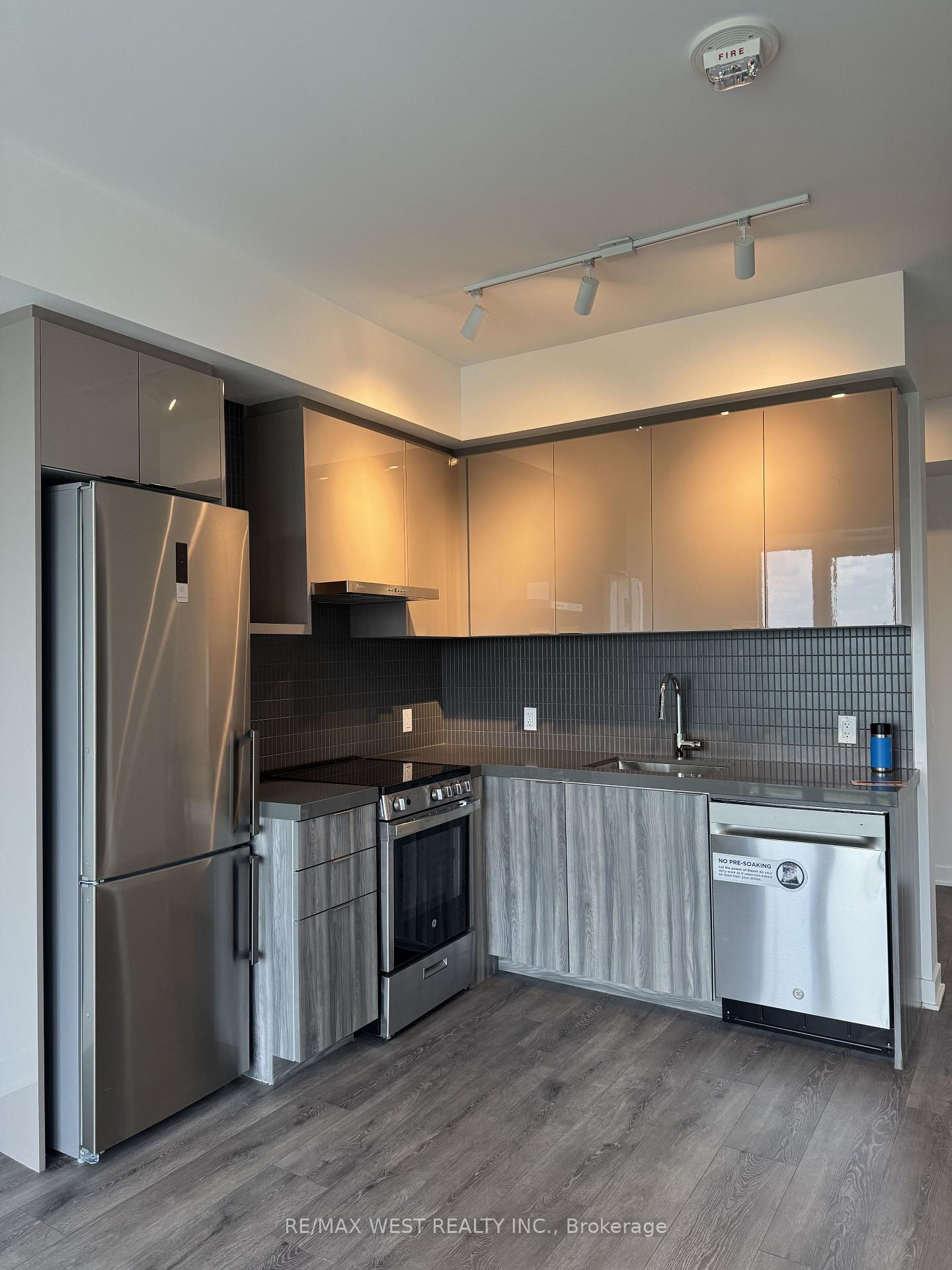 Photo 3 of 10 Flavelle Trail, Vaughan, Steeles West Industrial — HOMEH