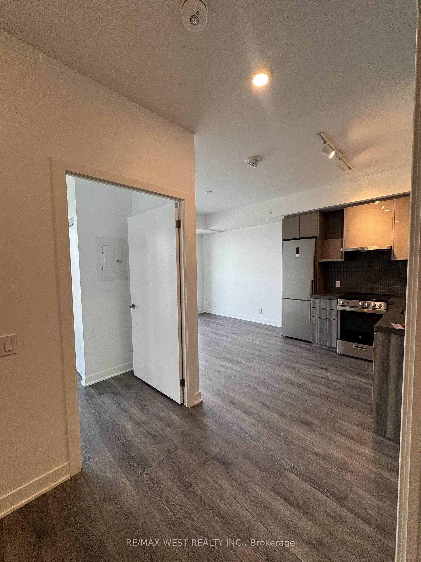 Photo 4 of 10 Flavelle Trail, Vaughan, Steeles West Industrial — HOMEH
