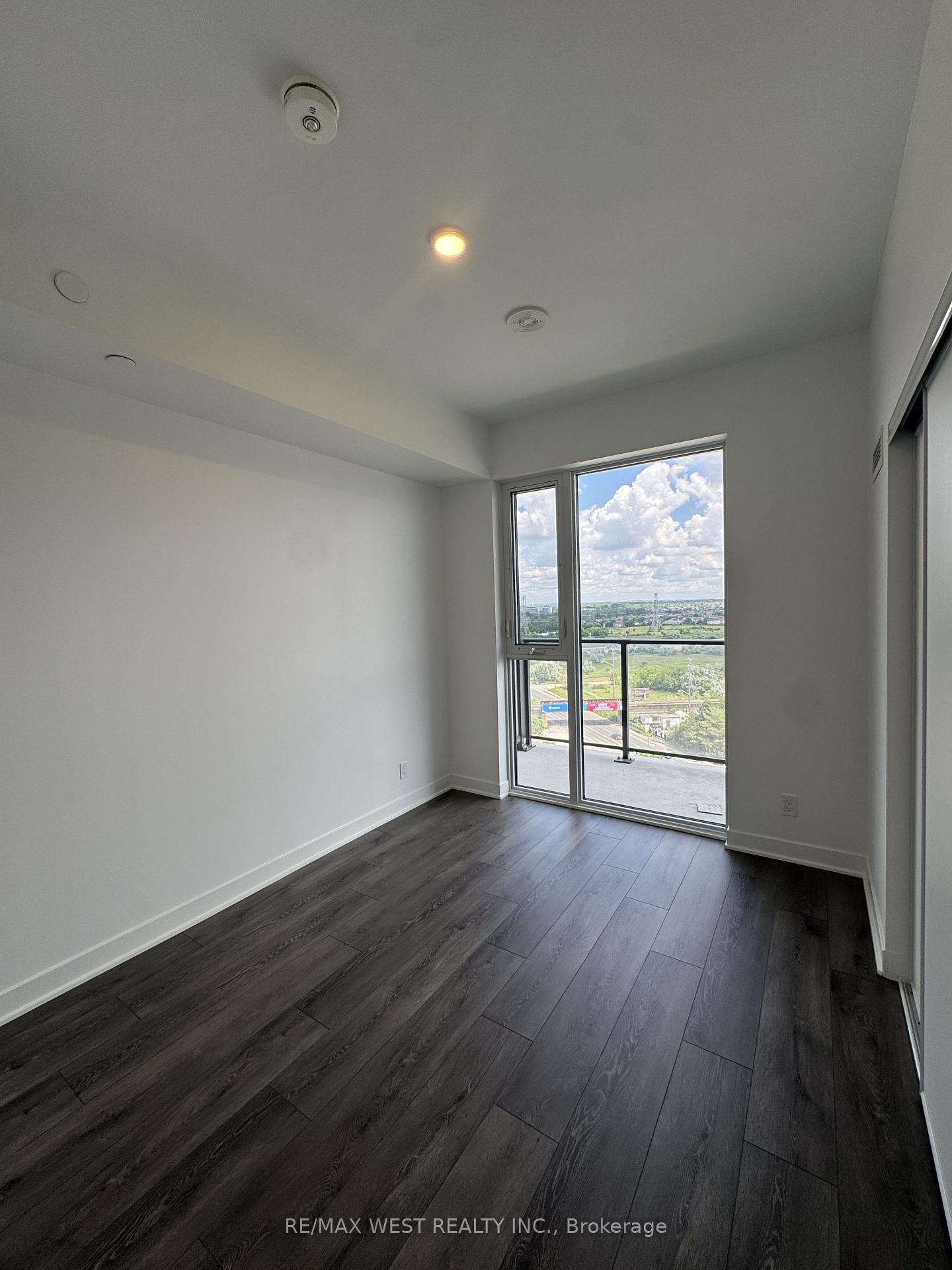 Photo 6 of 10 Flavelle Trail, Vaughan, Steeles West Industrial — HOMEH