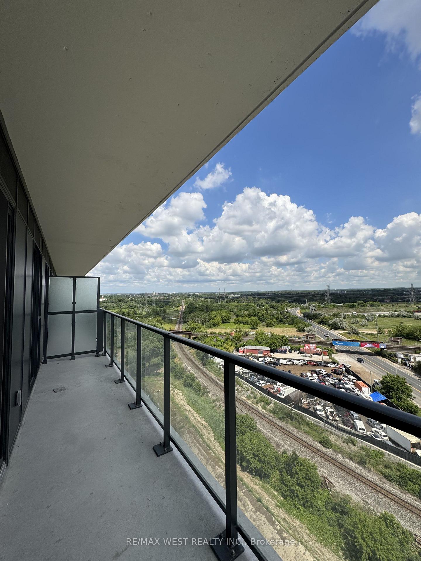 Photo 14 of 10 Flavelle Trail, Vaughan, Steeles West Industrial — HOMEH