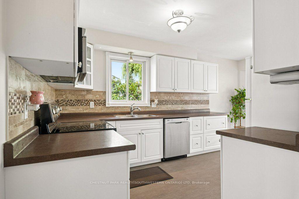 Photo 10 of 158 Bankside Drive, Kitchener, Highland West — HOMEH