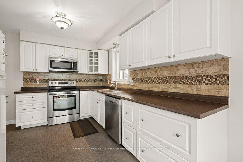 Photo 11 of 158 Bankside Drive, Kitchener, Highland West — HOMEH