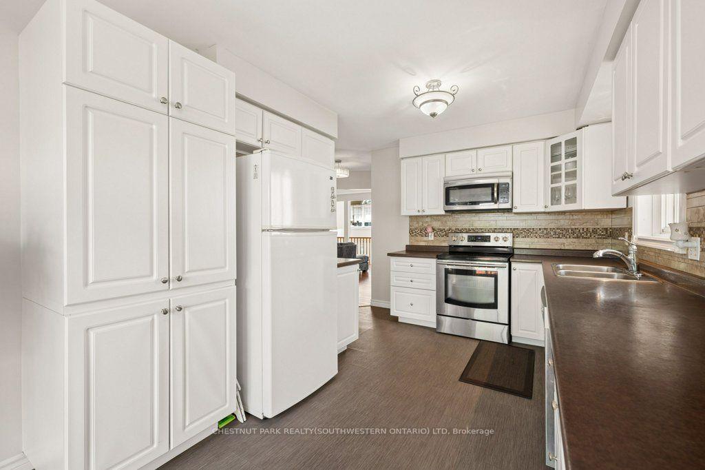 Photo 12 of 158 Bankside Drive, Kitchener, Highland West — HOMEH