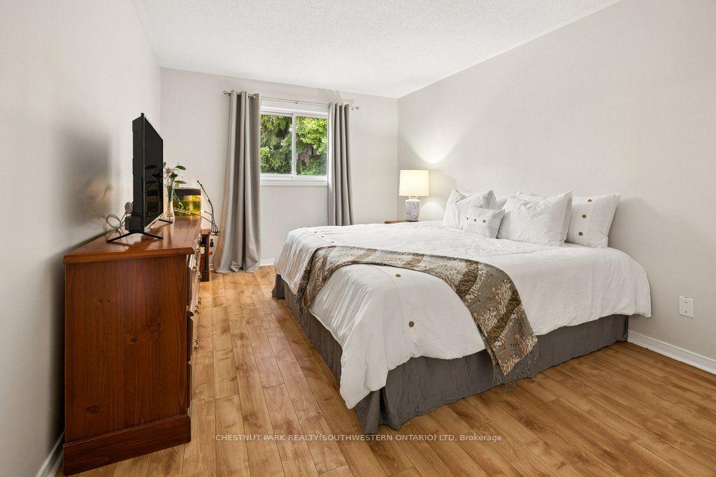 Photo 14 of 158 Bankside Drive, Kitchener, Highland West — HOMEH
